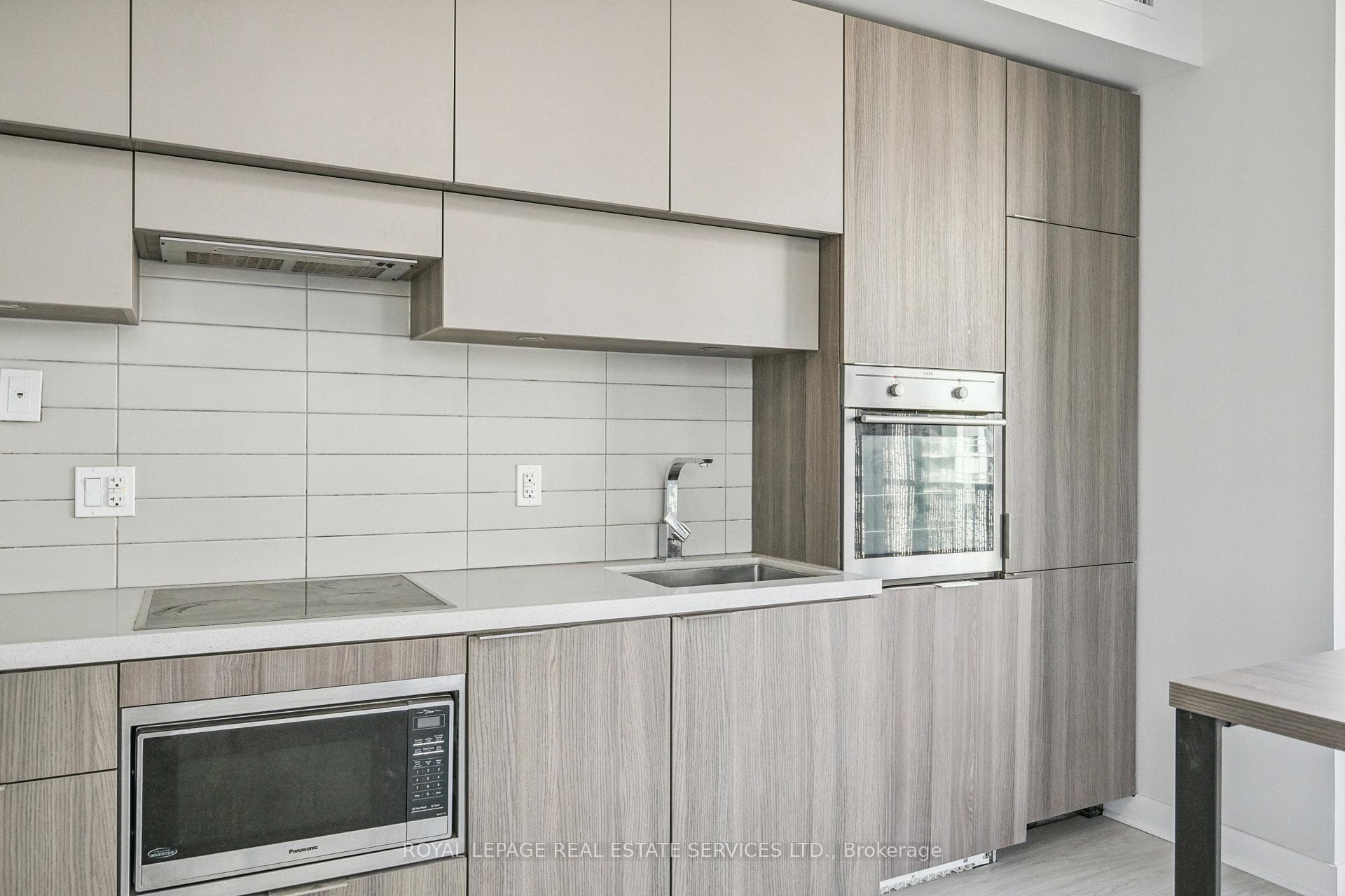 8 Eglinton Avenue Unit 511 photo 4