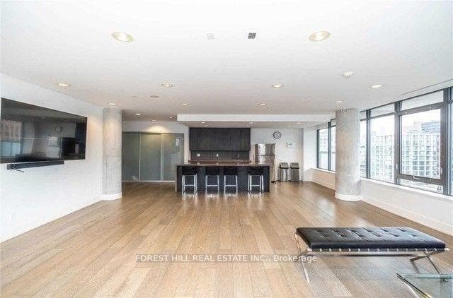 560 King Street Unit 813 photo 21