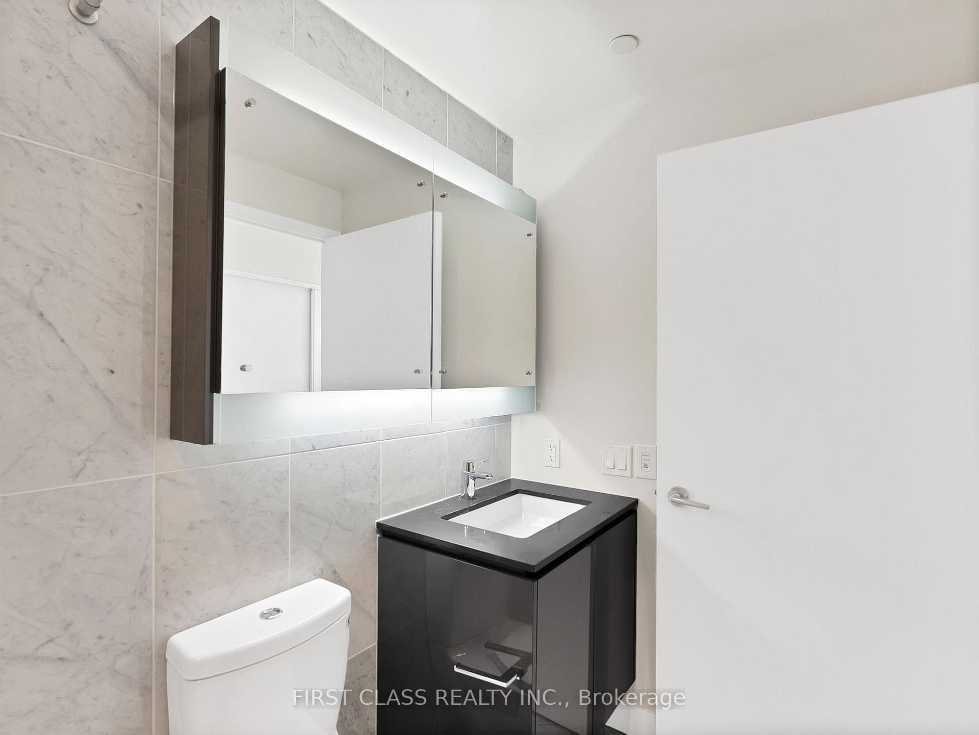 115 Mcmahon Drive Unit 3003 photo 5
