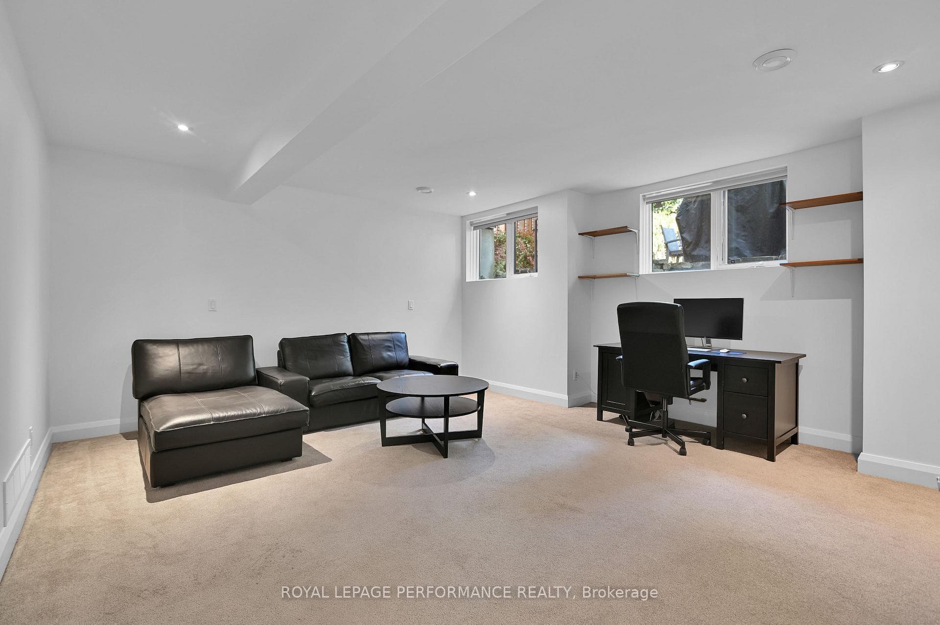 2029 Cabot Street photo 38
