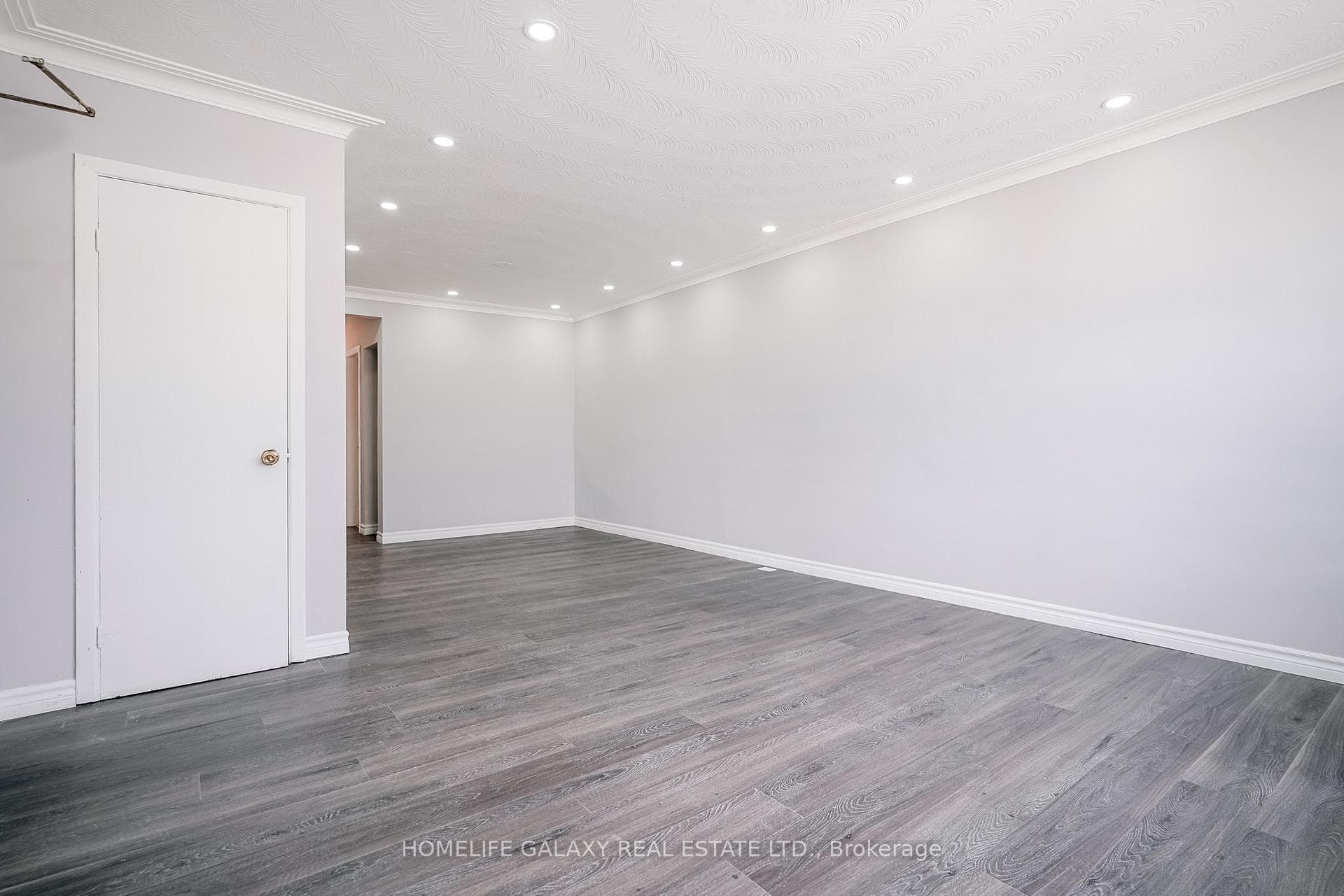 2971 Lawrence Avenue Unit 3 photo 4