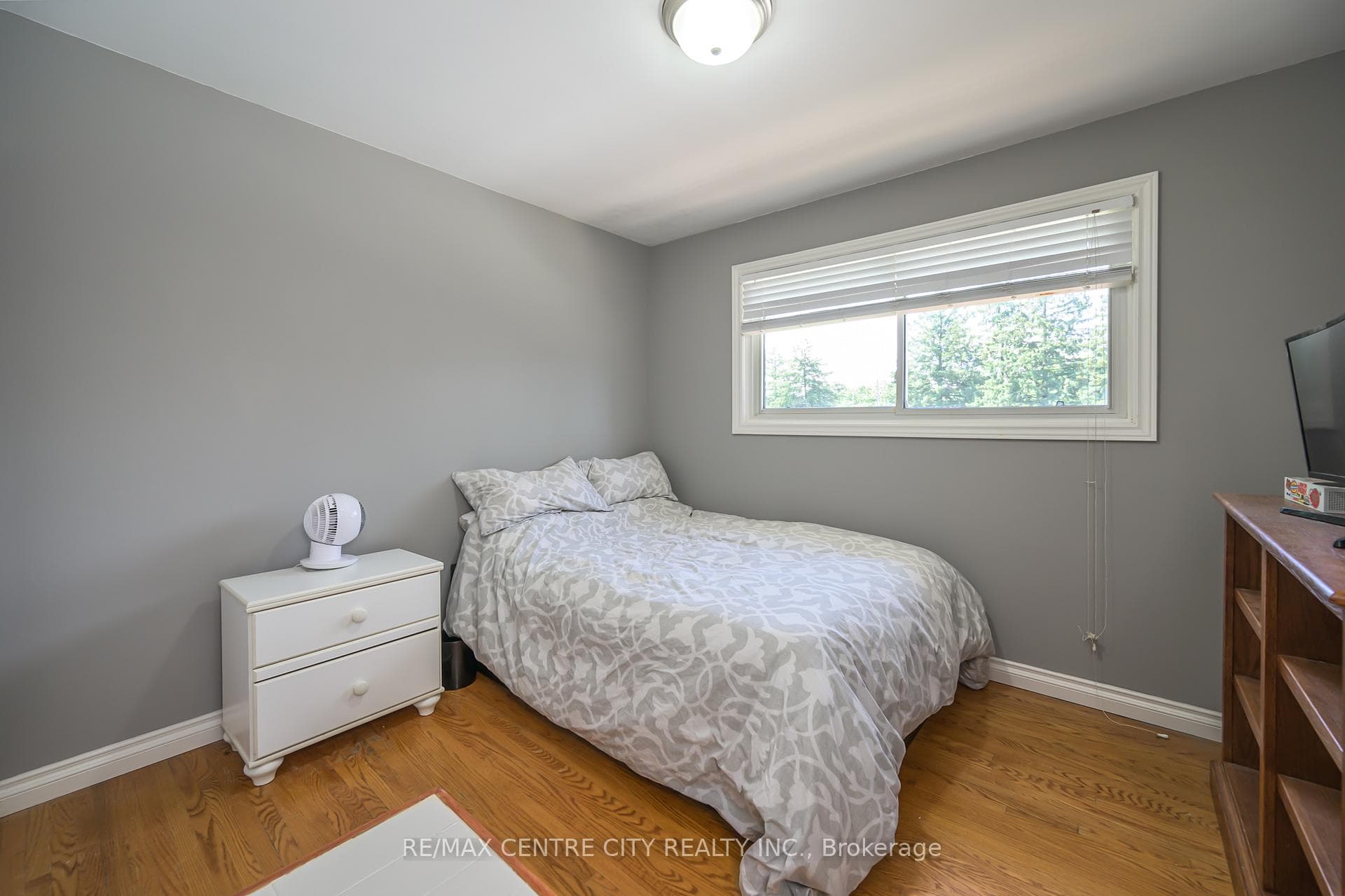 675 Dunboyne Crescent photo 34