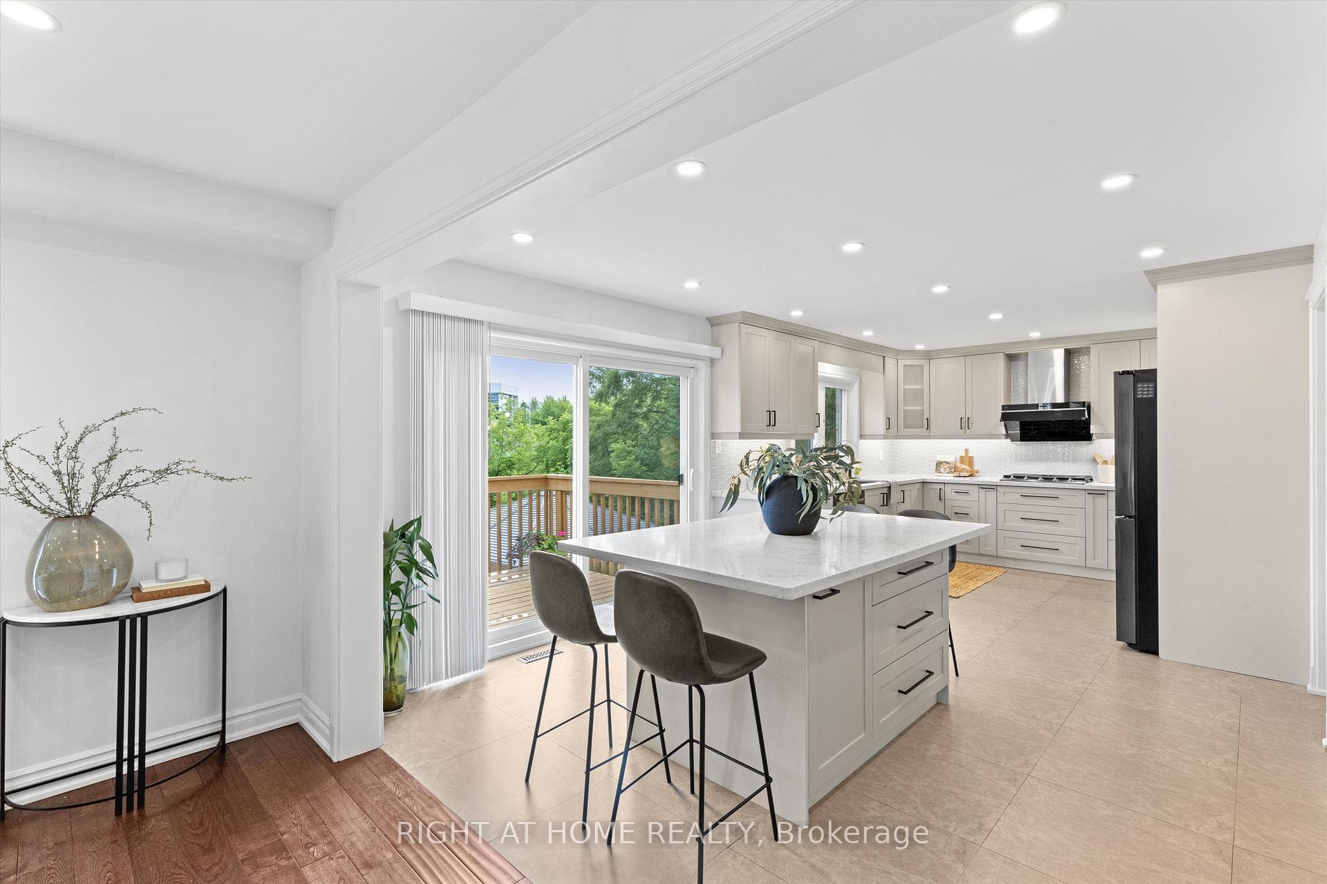 Kitchen w New S/S Appliances & Chef's Island