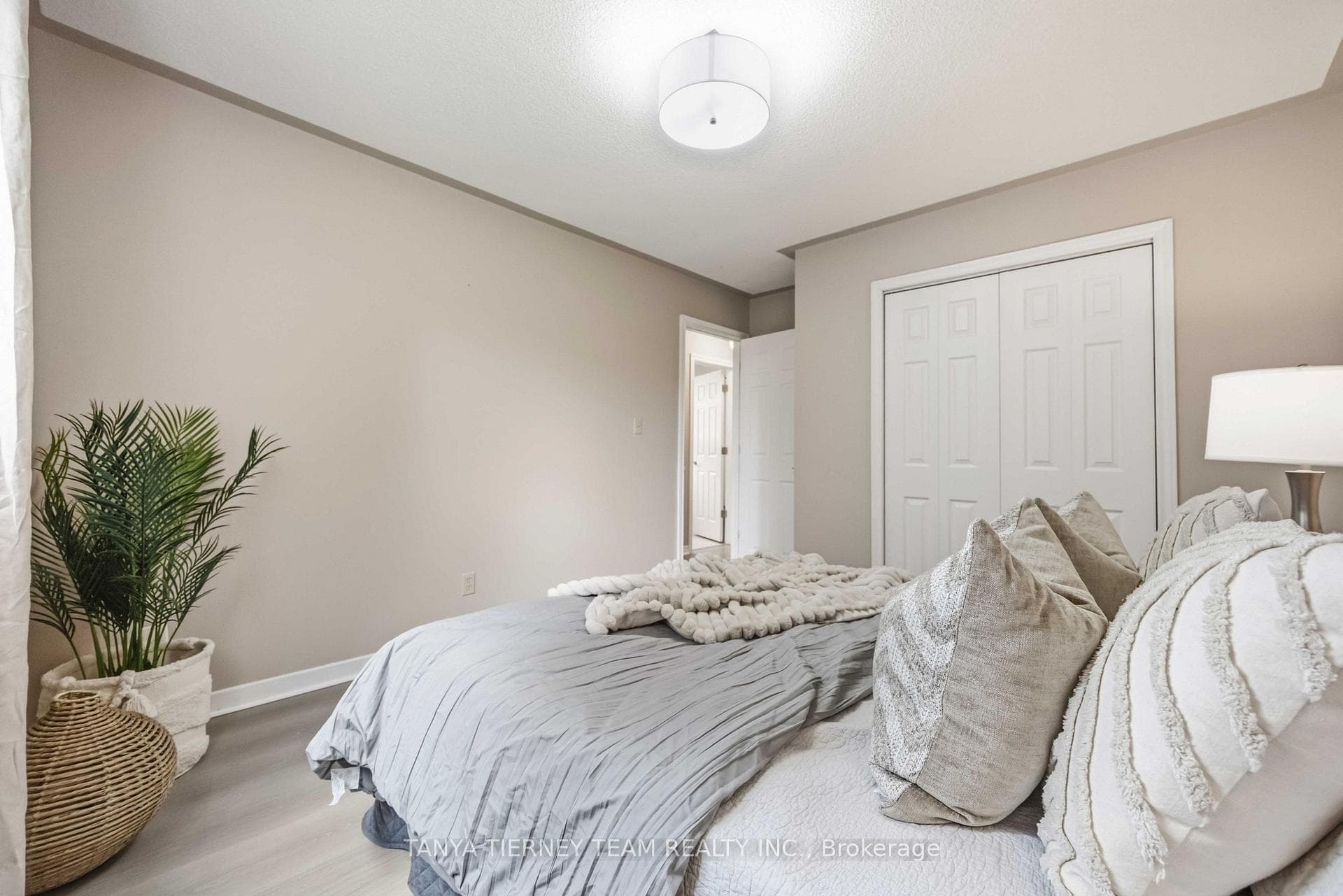 455 Crystal Drive photo 25