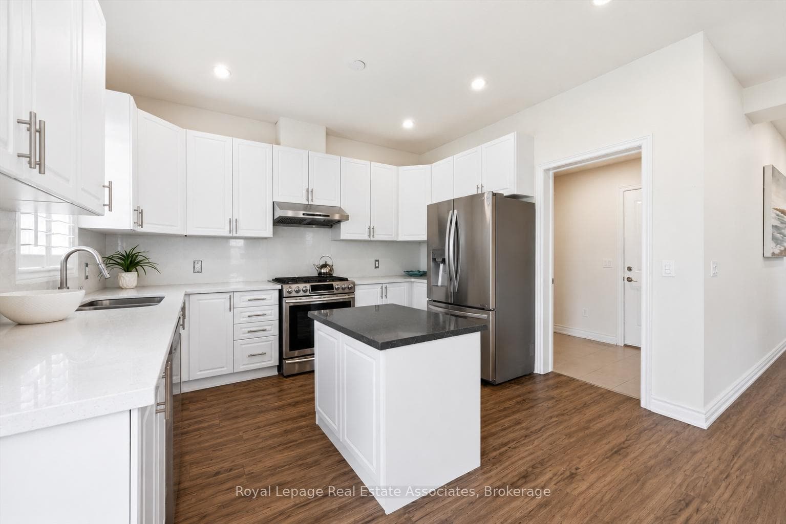 1 Southshore Crescent photo 8