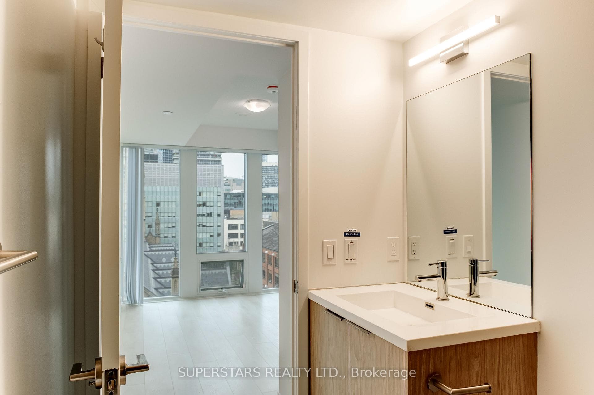 60 Shuter Street Unit 1008 photo 6