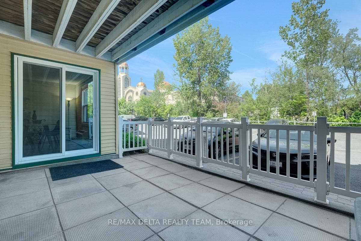 1099 Cadboro Road Unit 107 photo 25