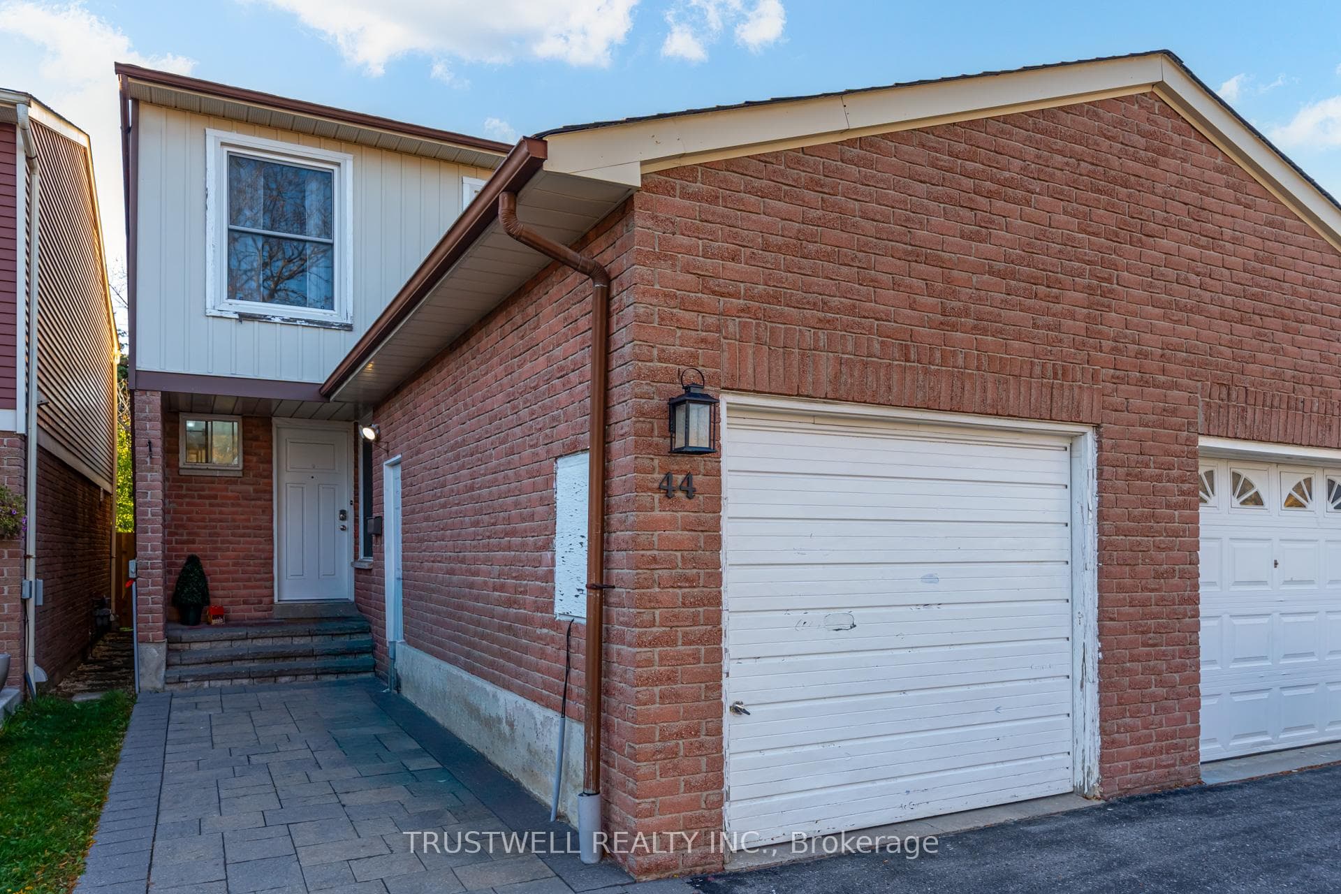 44 Caronia Square photo 3