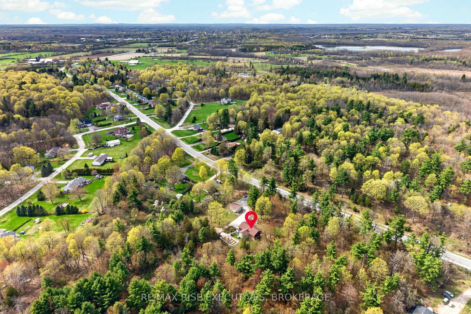 2405 Rideau Ferry Road photo 46
