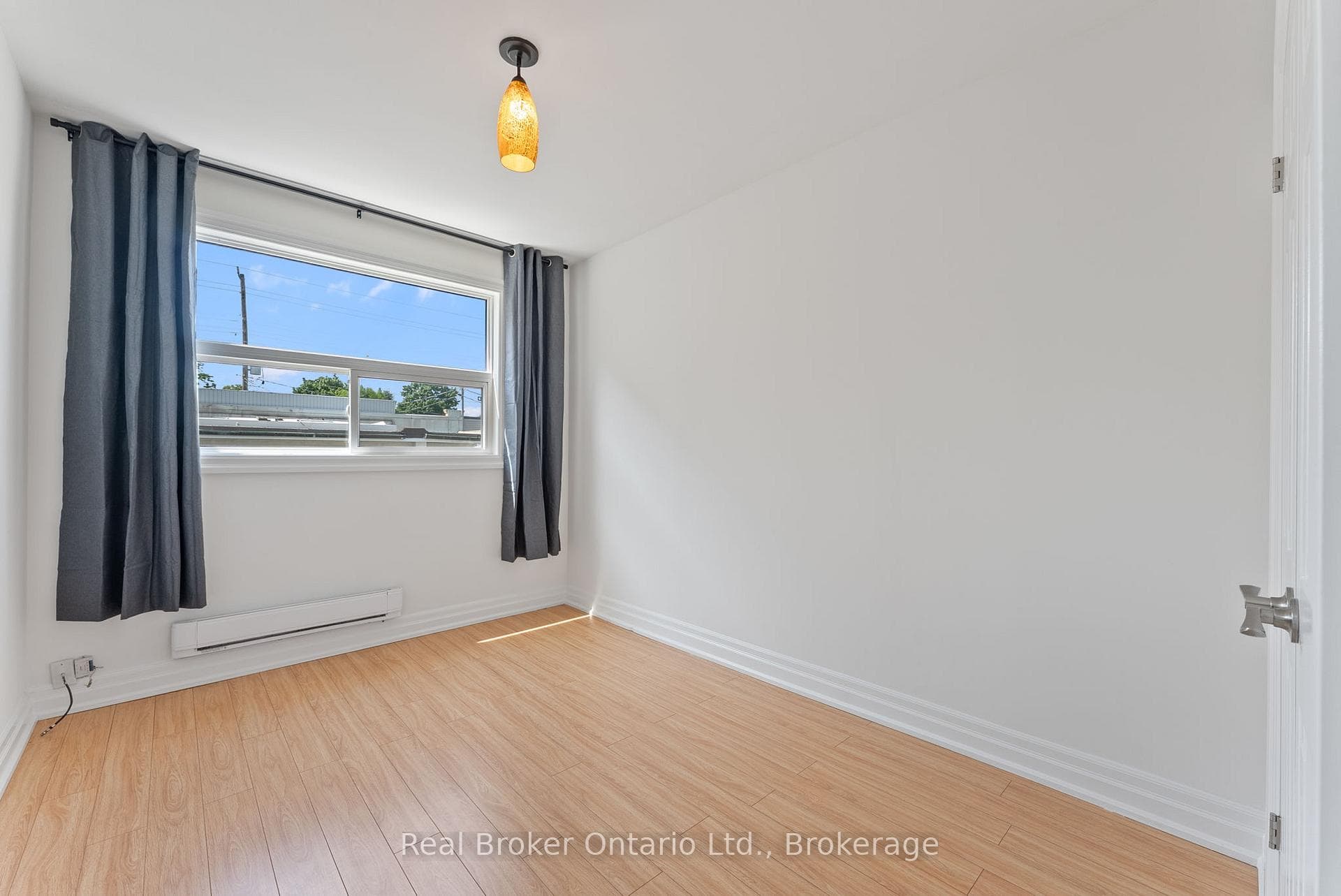 985 Kingsway Drive Unit 5 photo 7