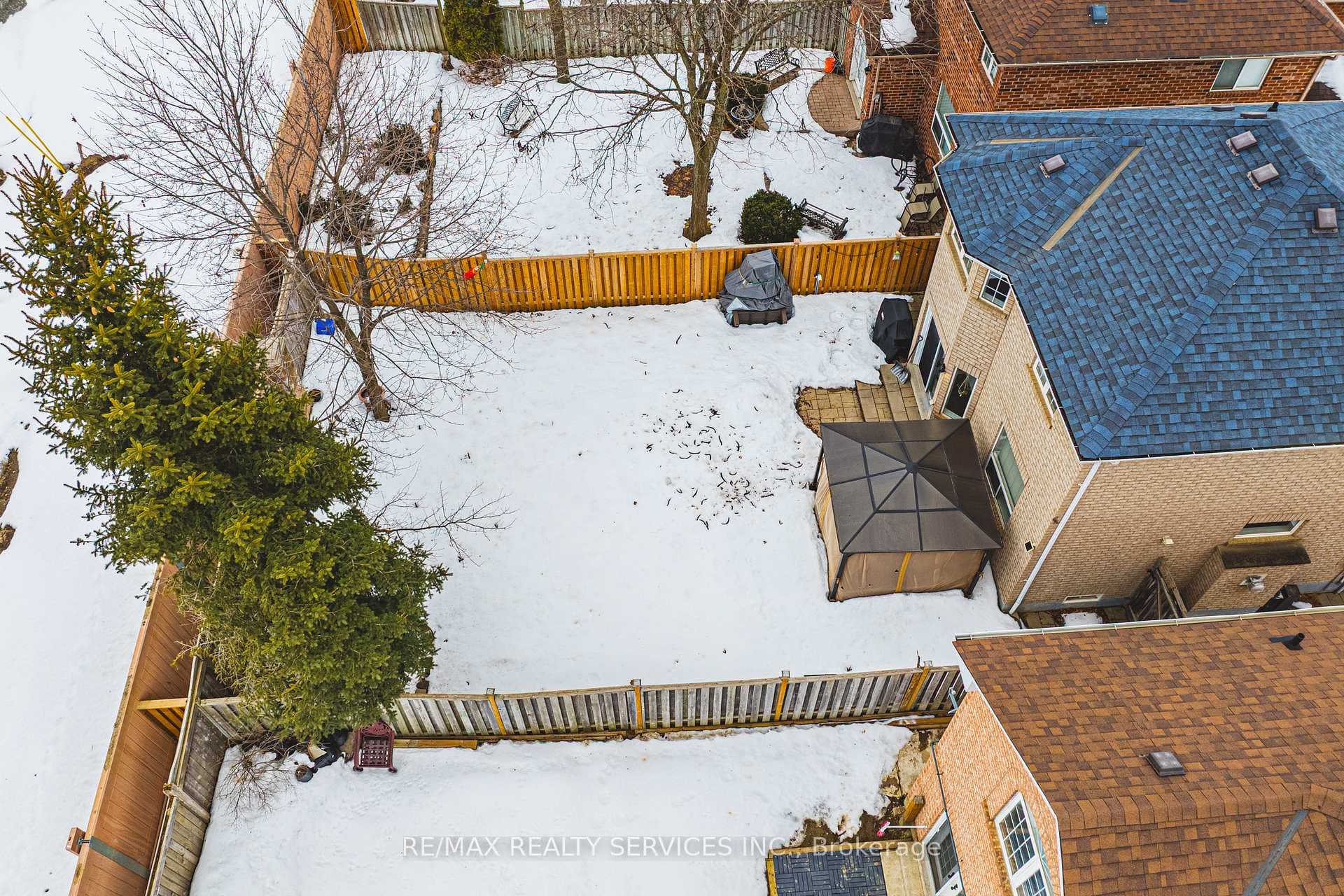 16 Twin Willow Crescent photo 33