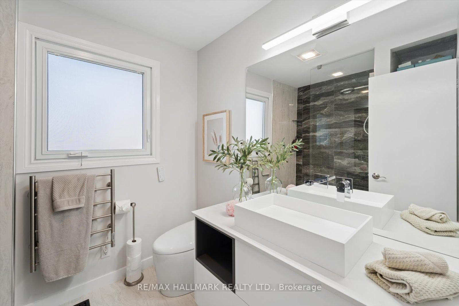 1156 Gloucester Square photo 22