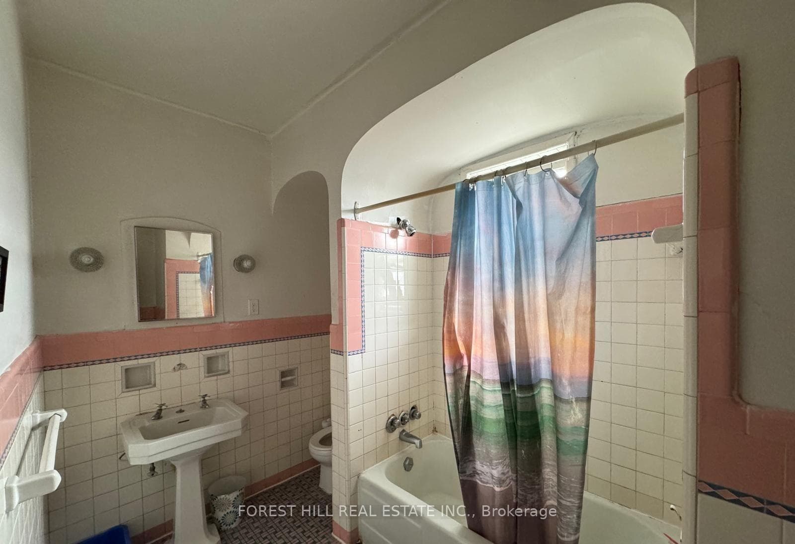 745 Barton Street Unit Room 2 Second Floor photo 3