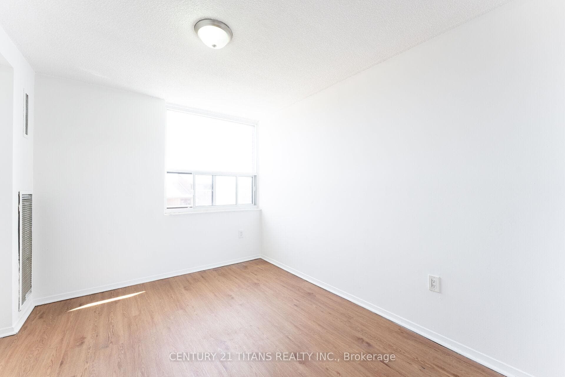 4062 Lawrence Avenue Unit 406 photo 14