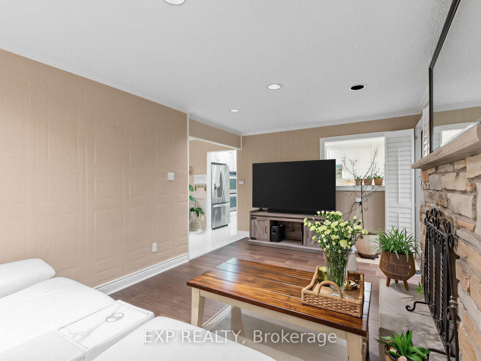 129 Franklin Avenue photo 9