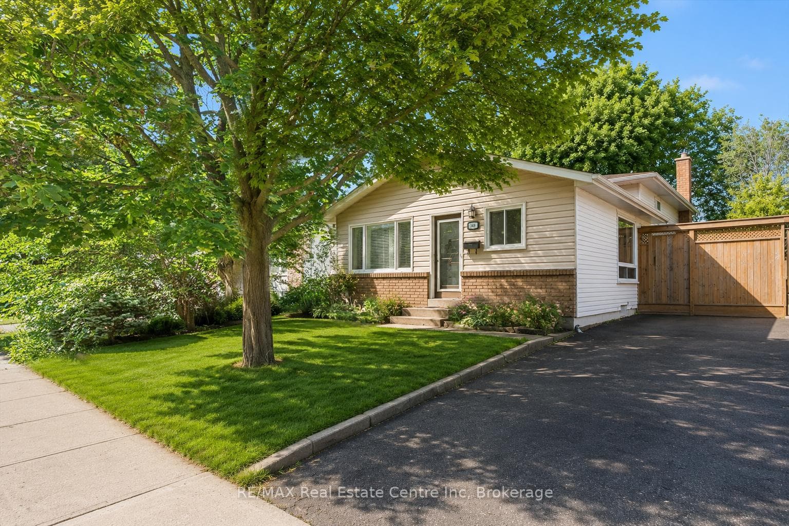 369 WEST ACRES Drive photo 1