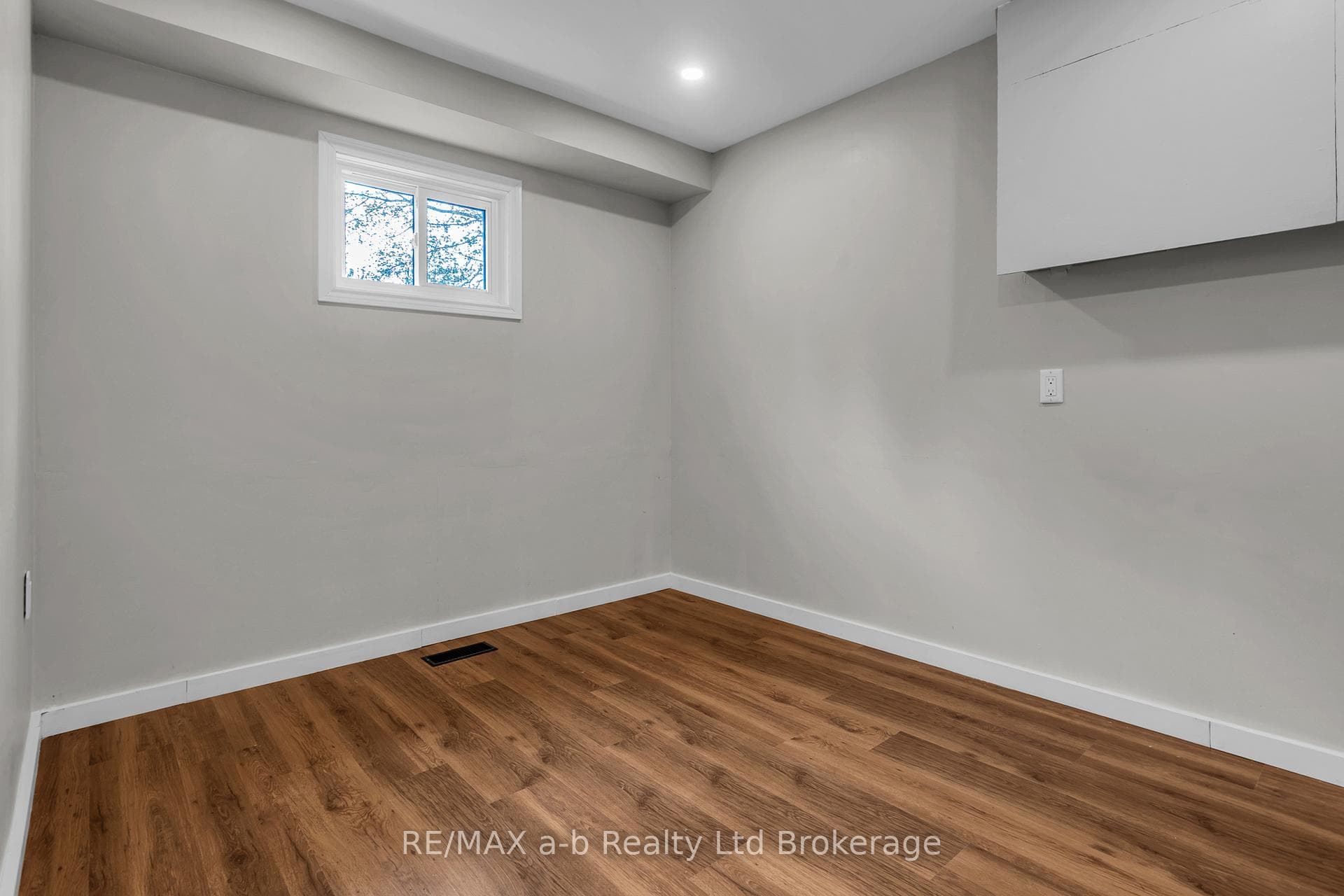 21 PEGGY Avenue photo 19