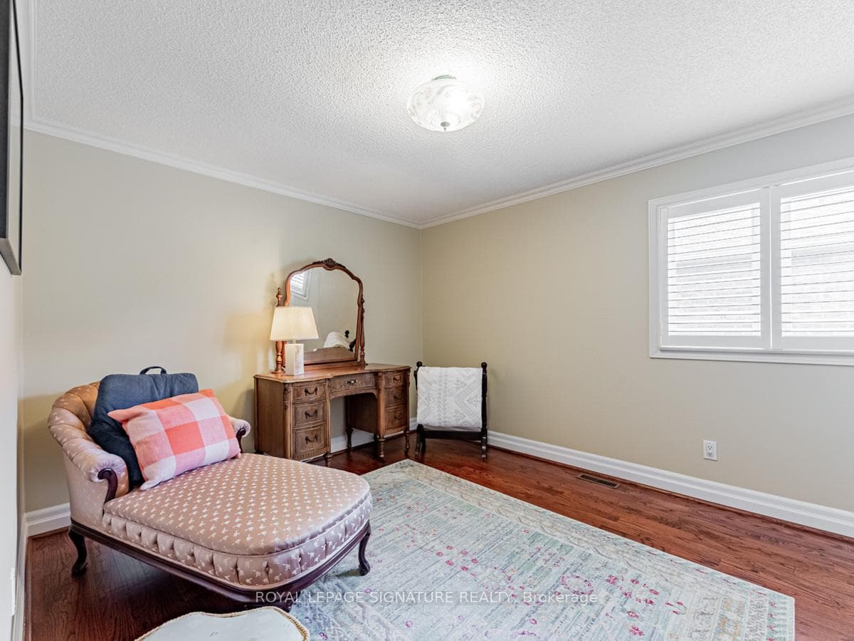 575 Sheppard Avenue photo 21