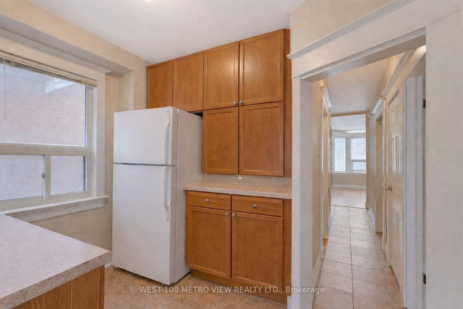 1733 Dufferin Street photo 4