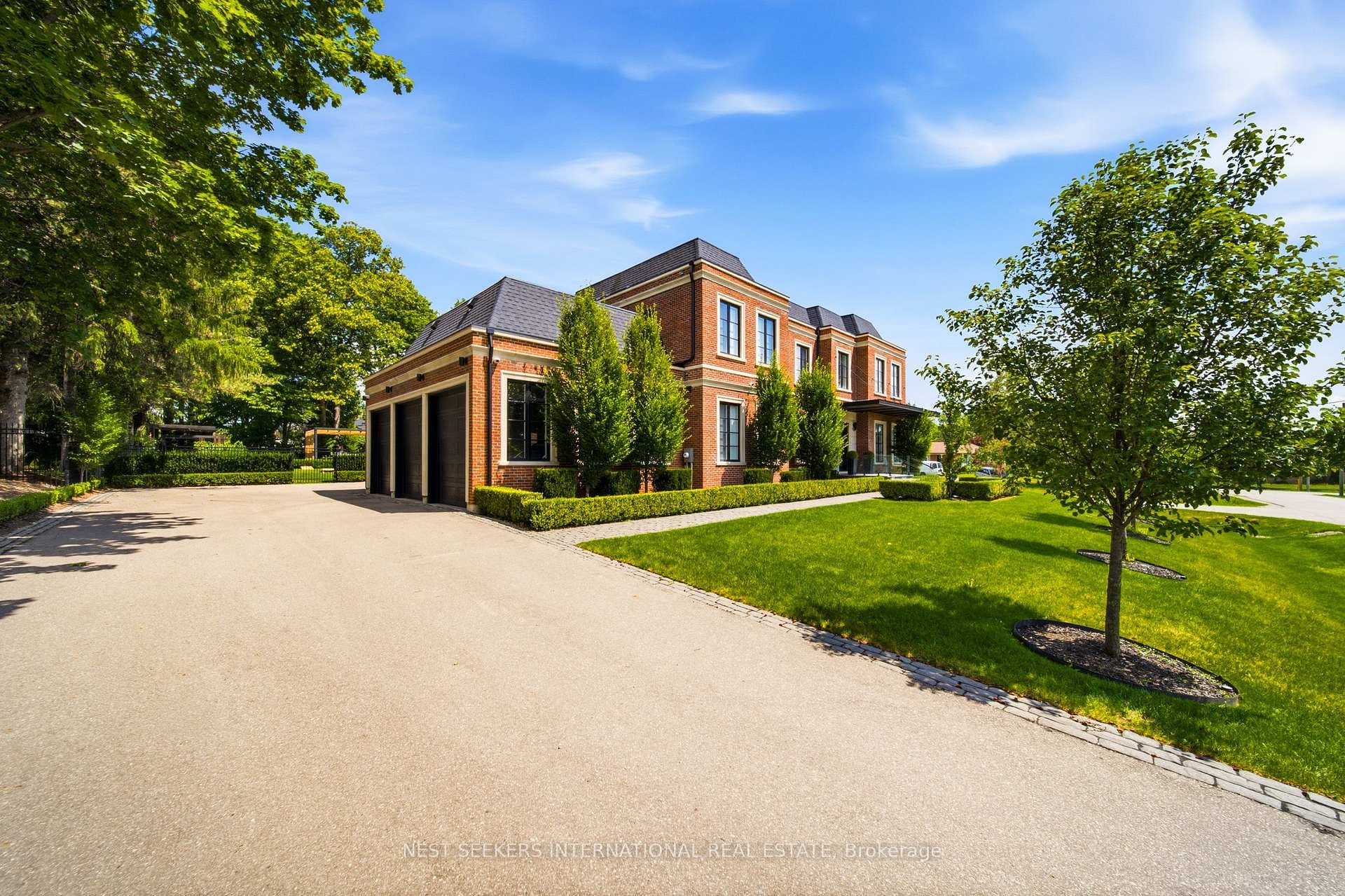6 Forestave Crescent photo 3