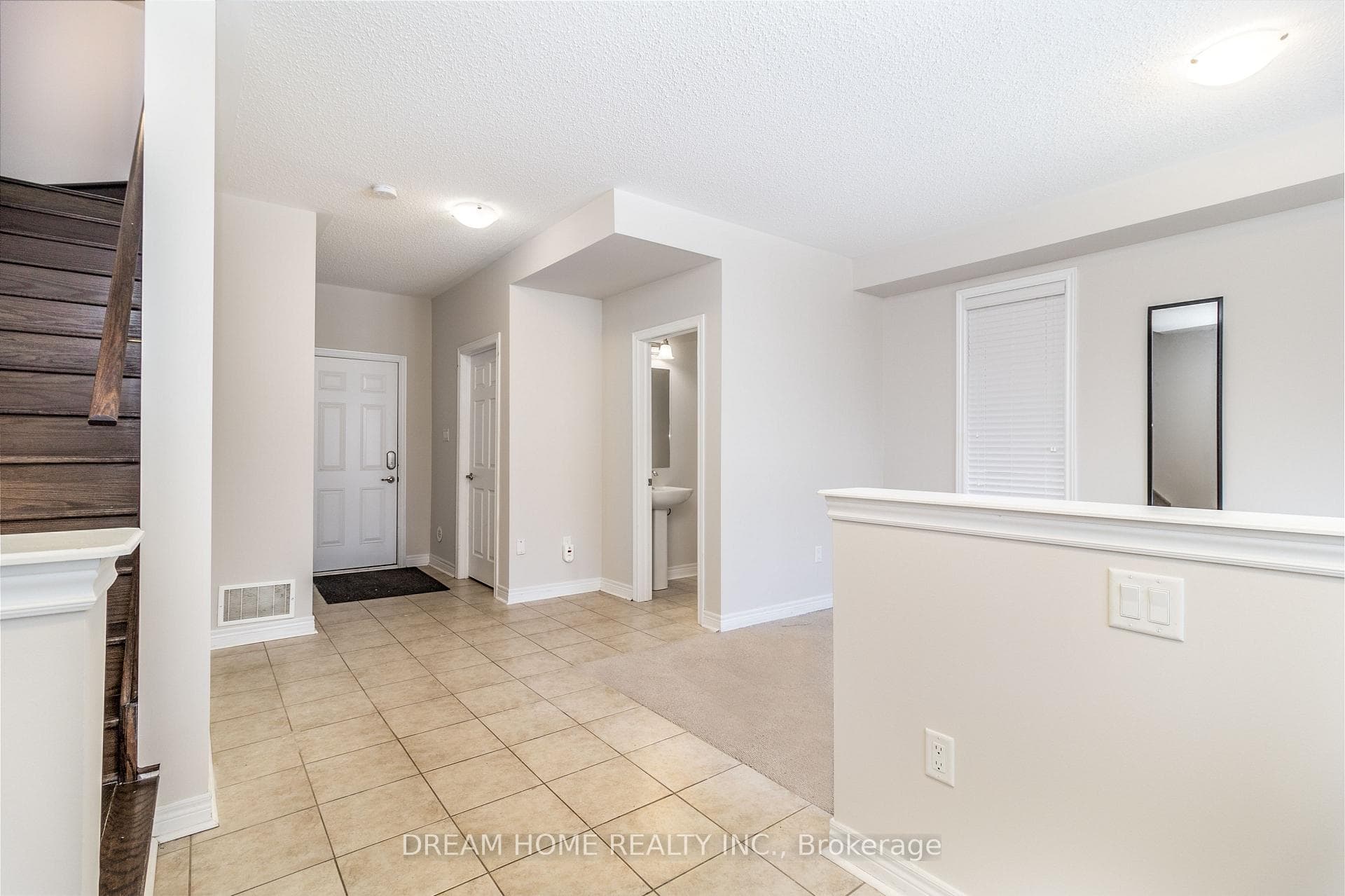 3070 Eberly Woods Drive photo 2