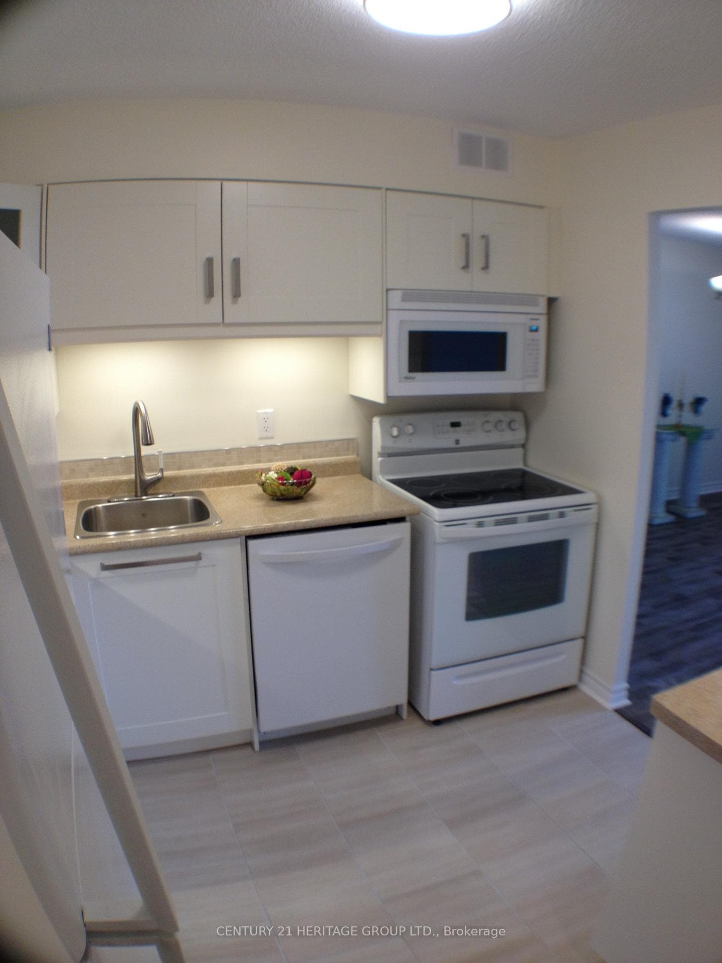 20 William Roe Boulevard Unit 305 photo 2