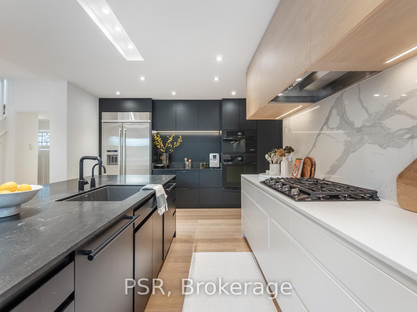 570 Oriole Parkway photo 4