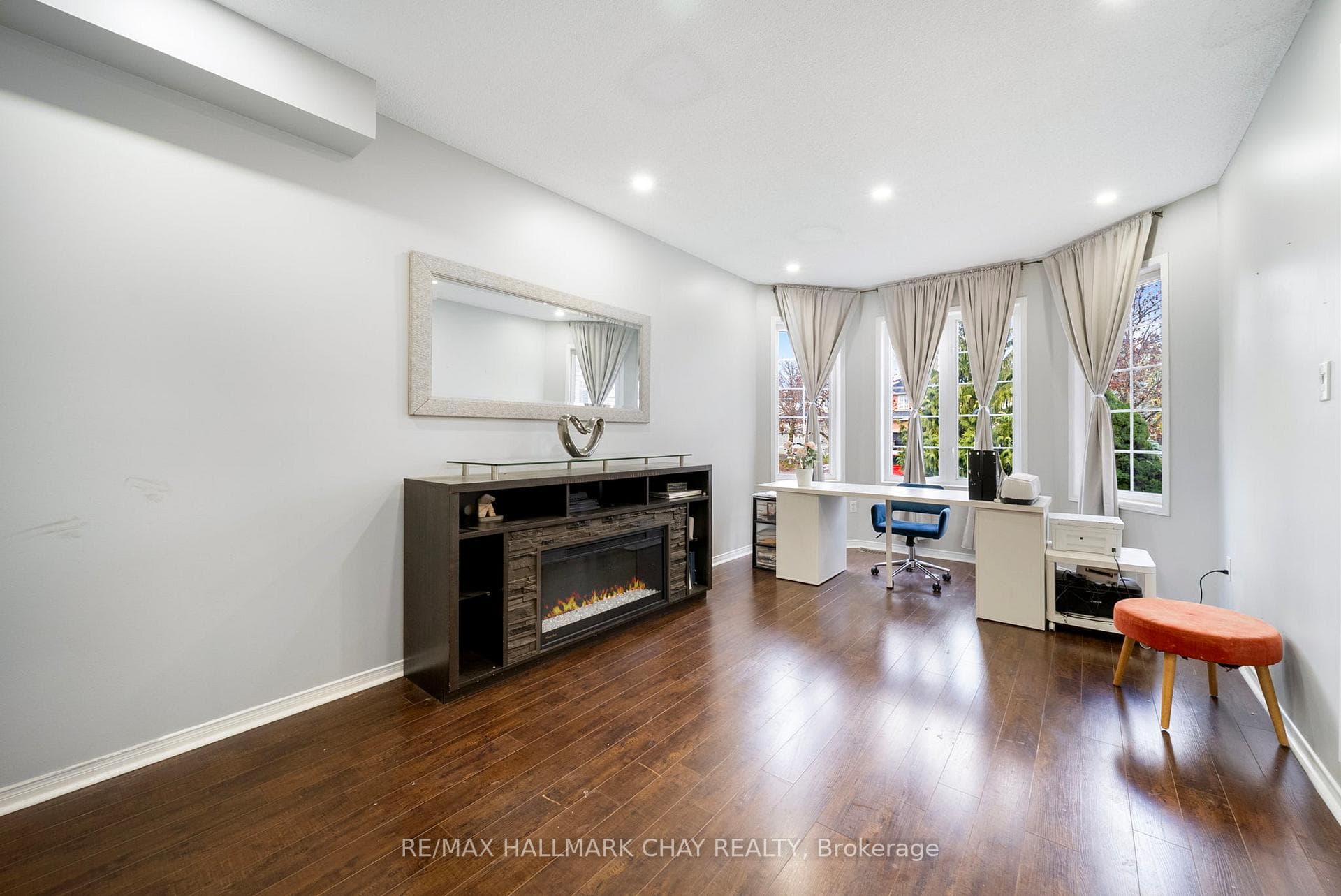 56 Hubbert Crescent photo 10