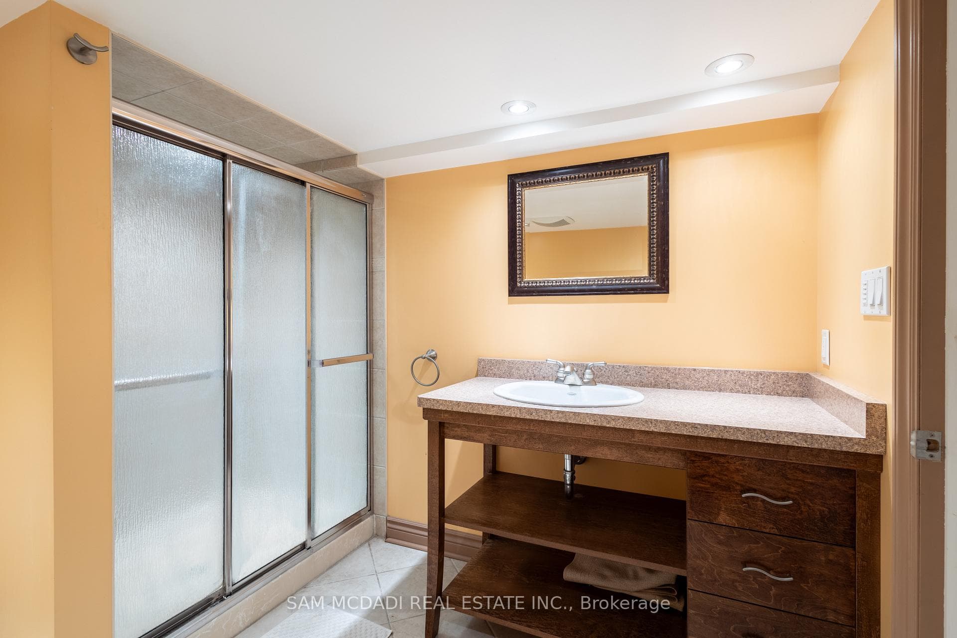 11 Brant Avenue photo 32
