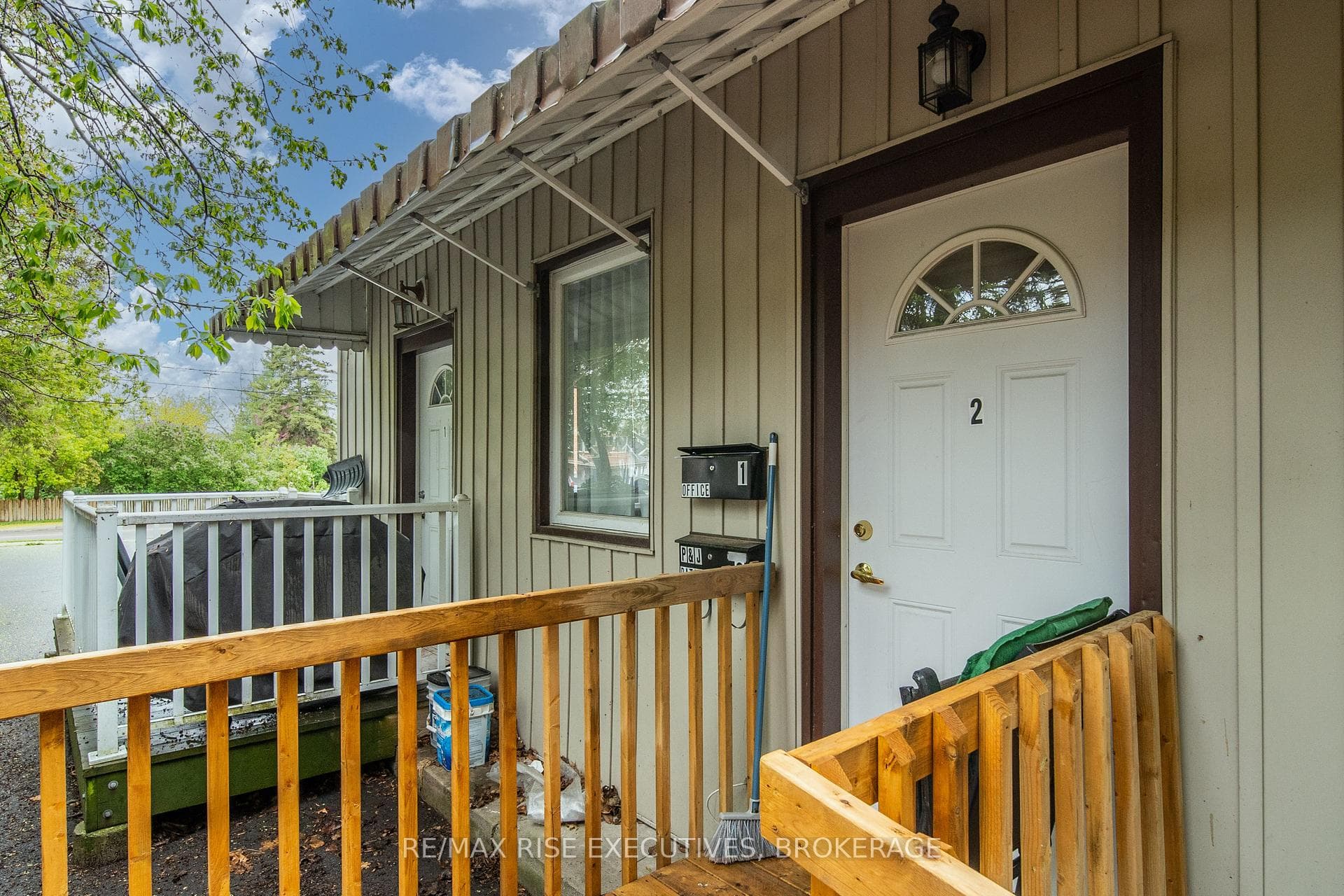 89 DUNDAS Street photo 19