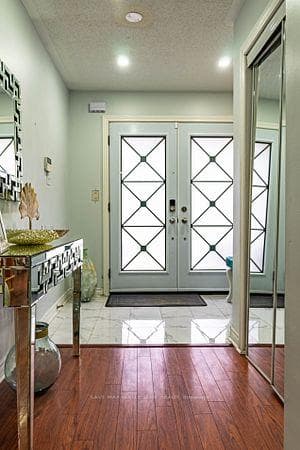 45 Manett Crescent photo 3