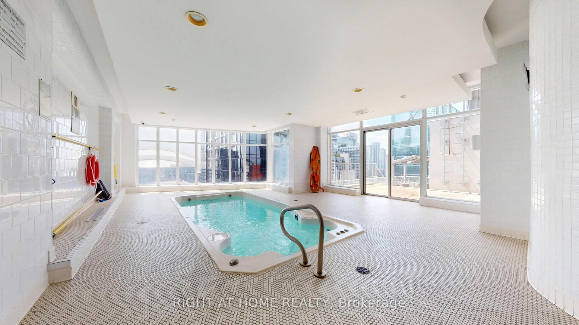250 Wellington Street Unit PH26 photo 37