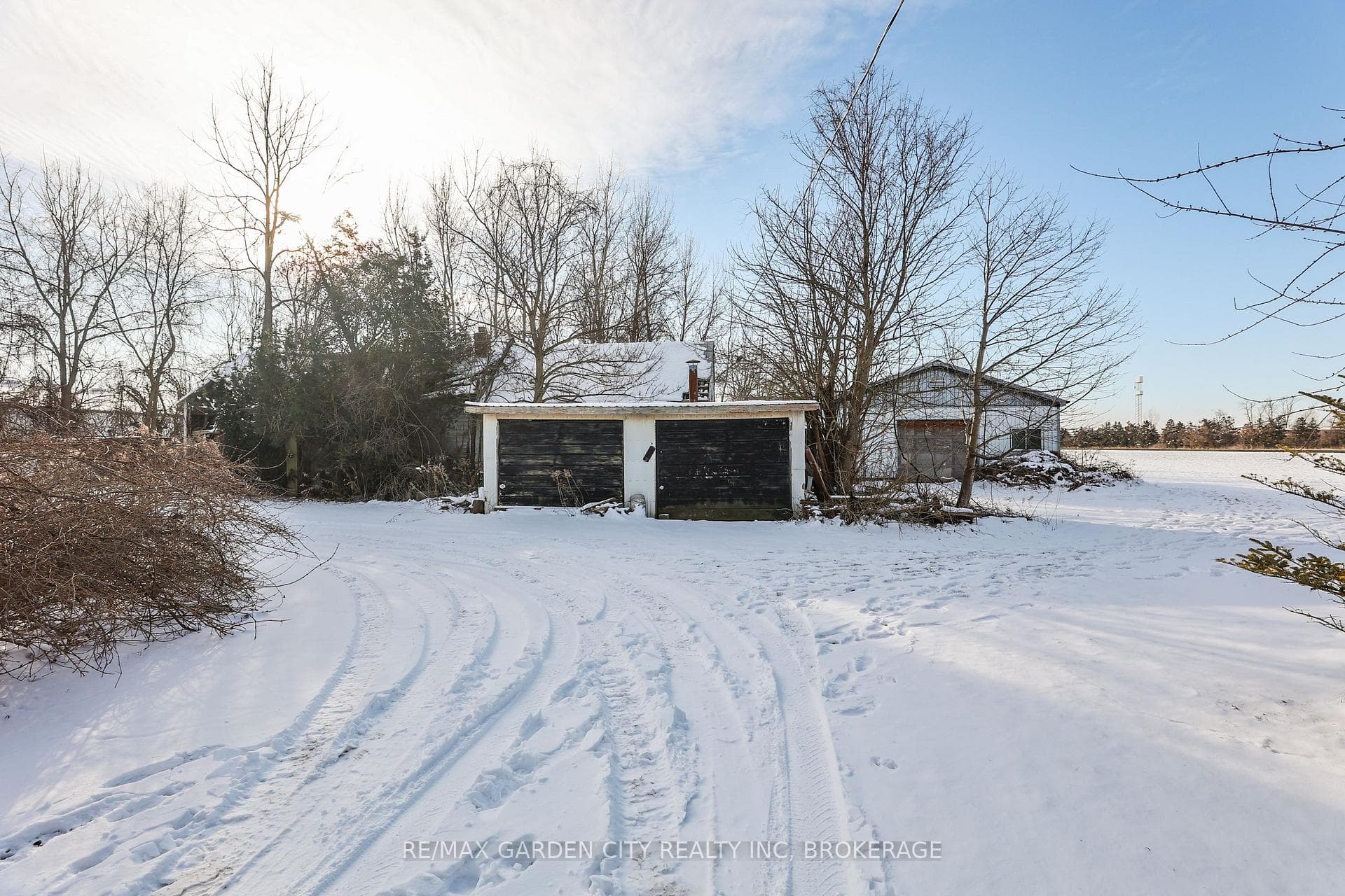 1013 Lakeshore Road photo 9
