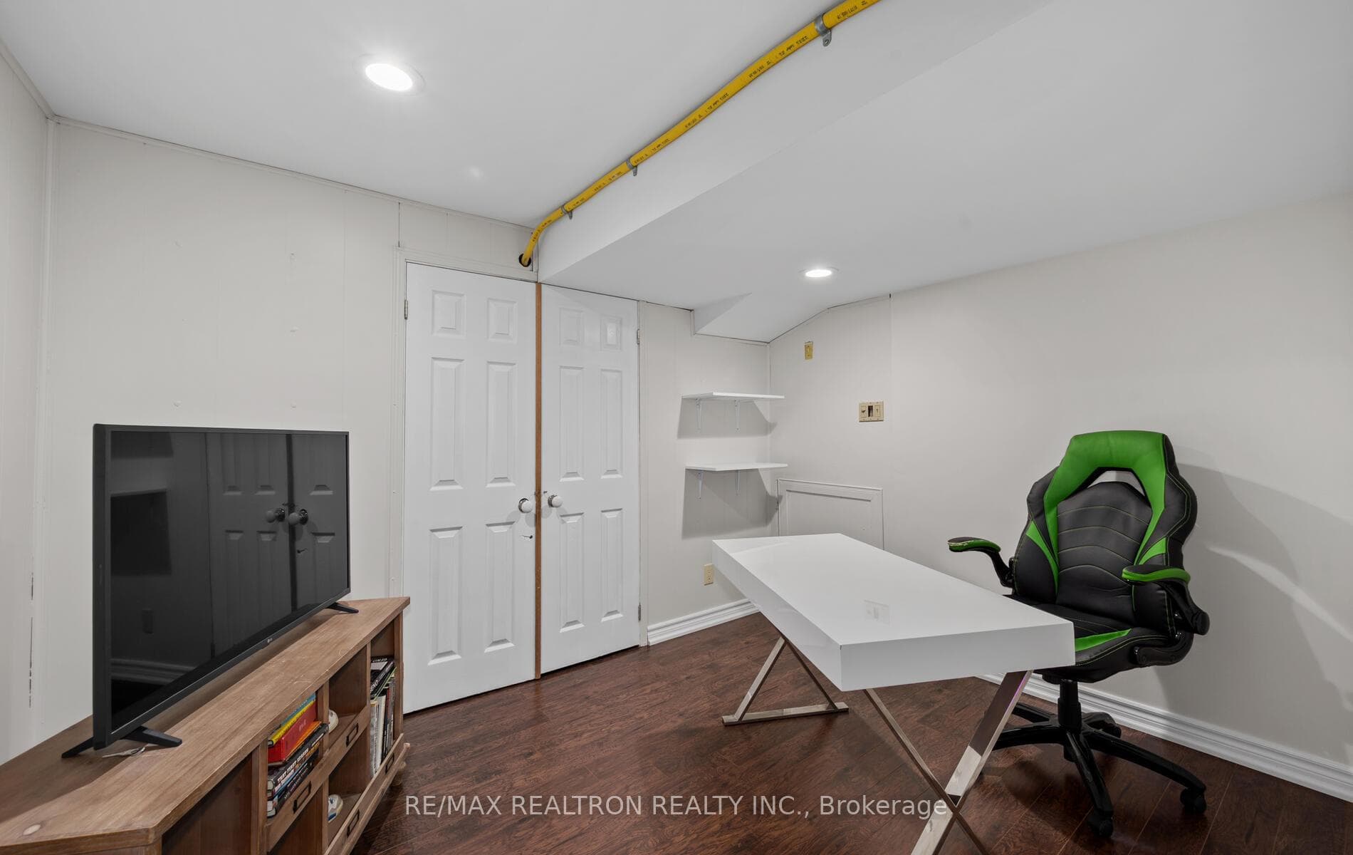 764 Pebble Court photo 32
