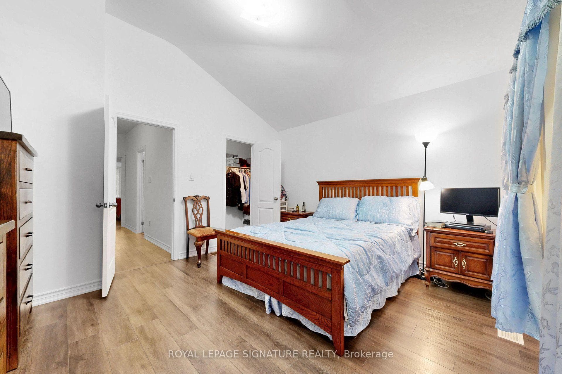 51 Piggott Mews photo 32
