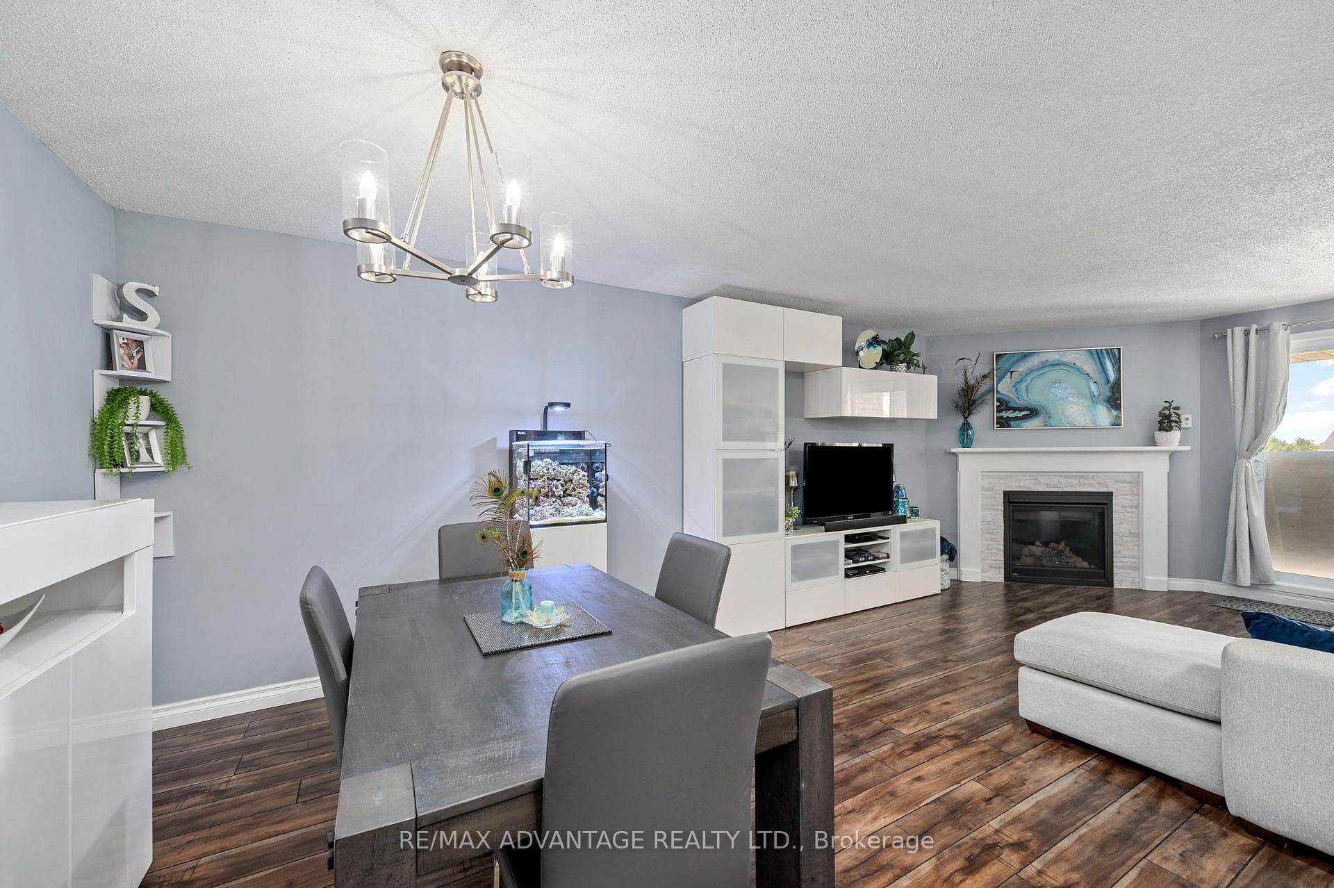727 Deveron Crescent Unit 304 photo 8