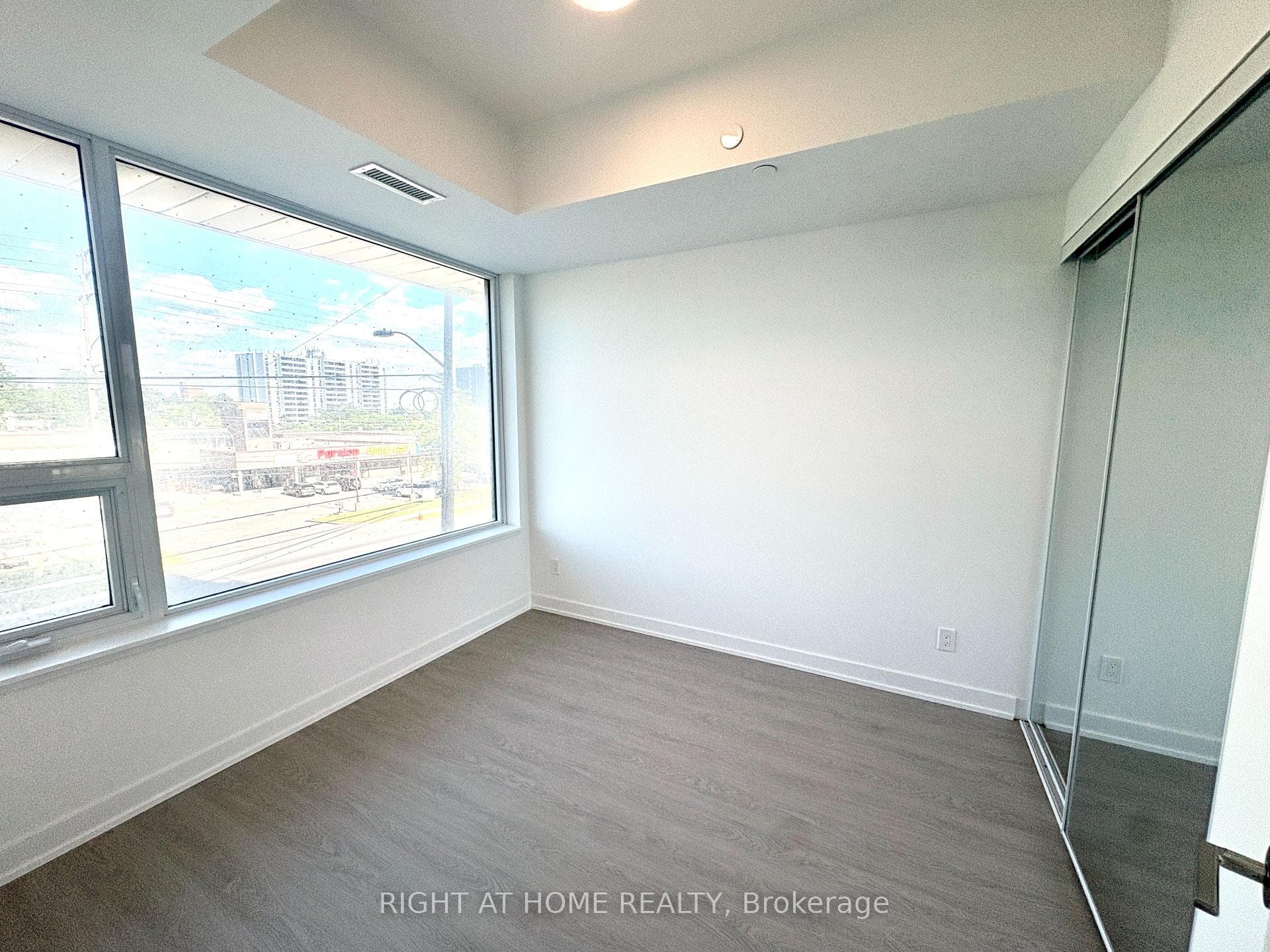 8188 Yonge Street Unit 221 photo 7