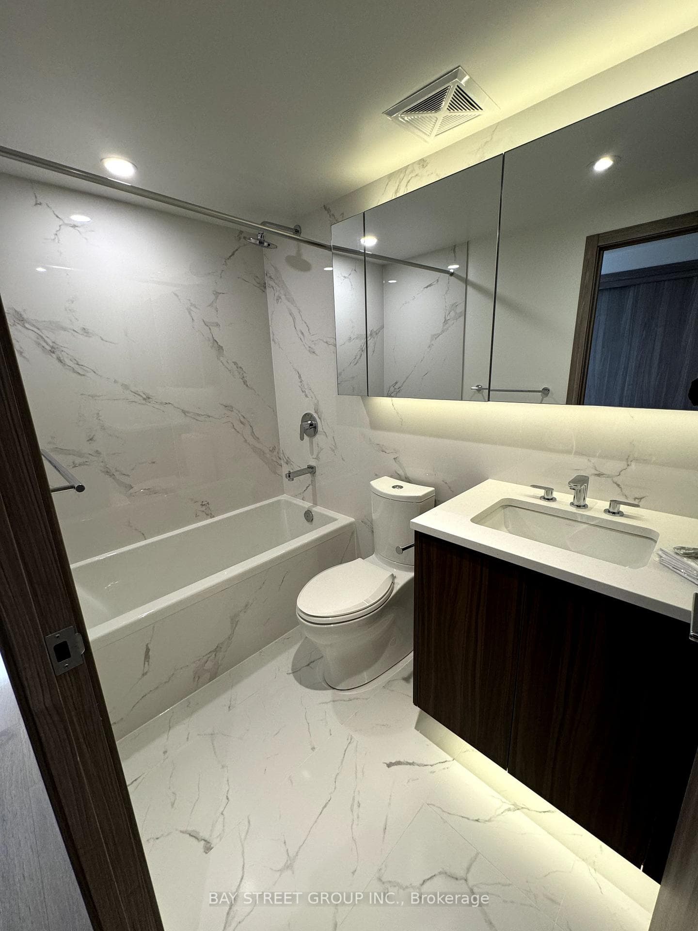 25 McMahon Drive Unit 1506 photo 9