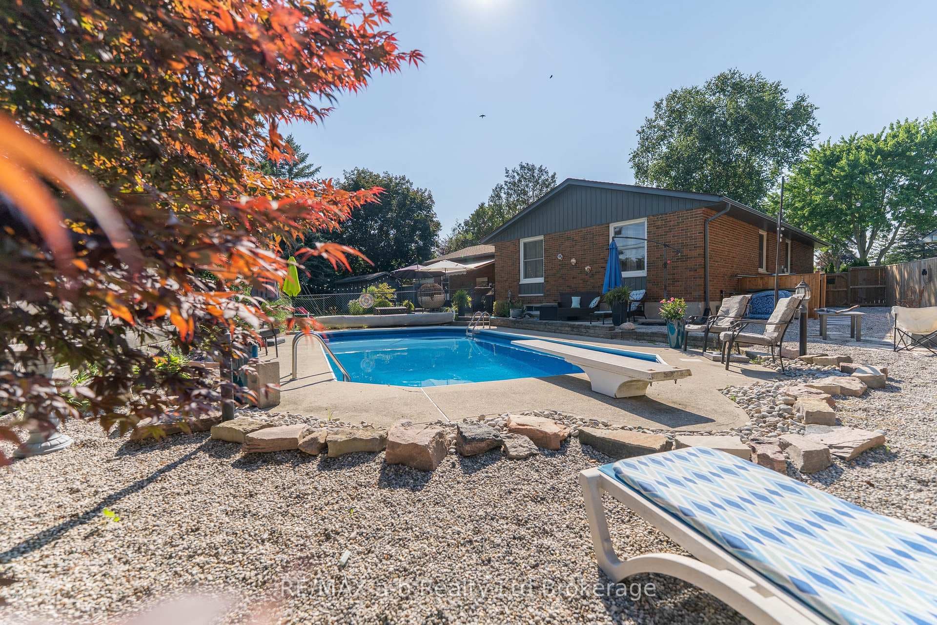 6 Camdon Court photo 37