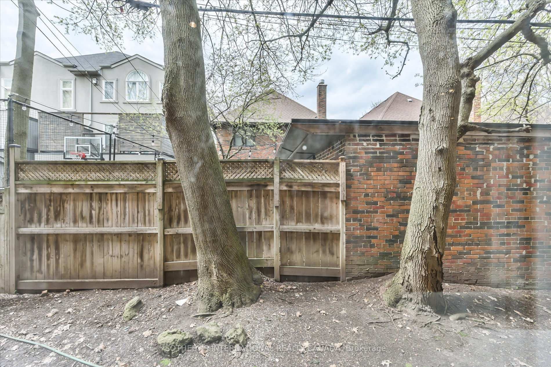 100 Oriole Parkway Unit 106 photo 27