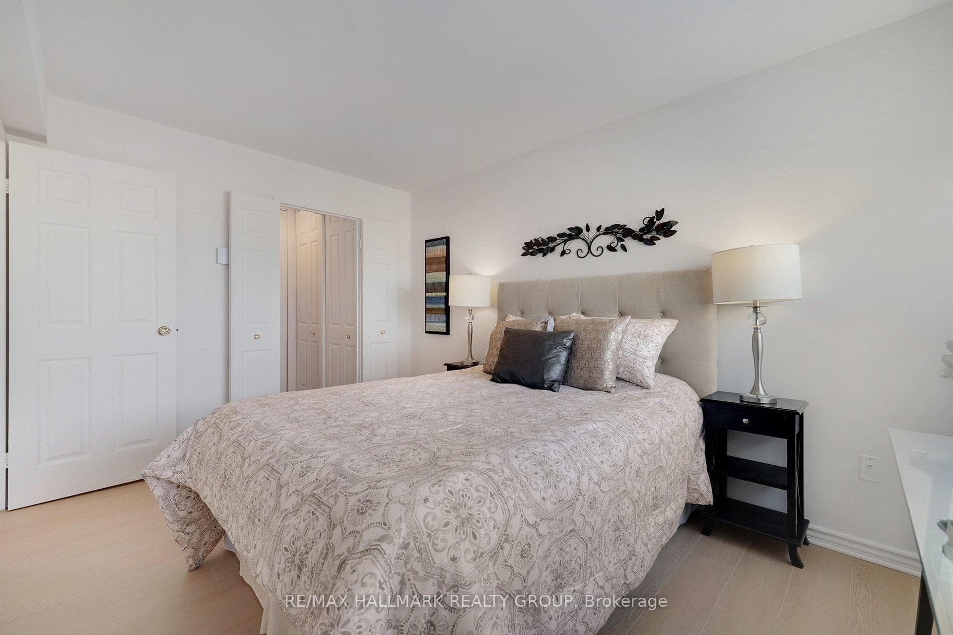 530 Laurier Avenue Unit PH2 photo 16