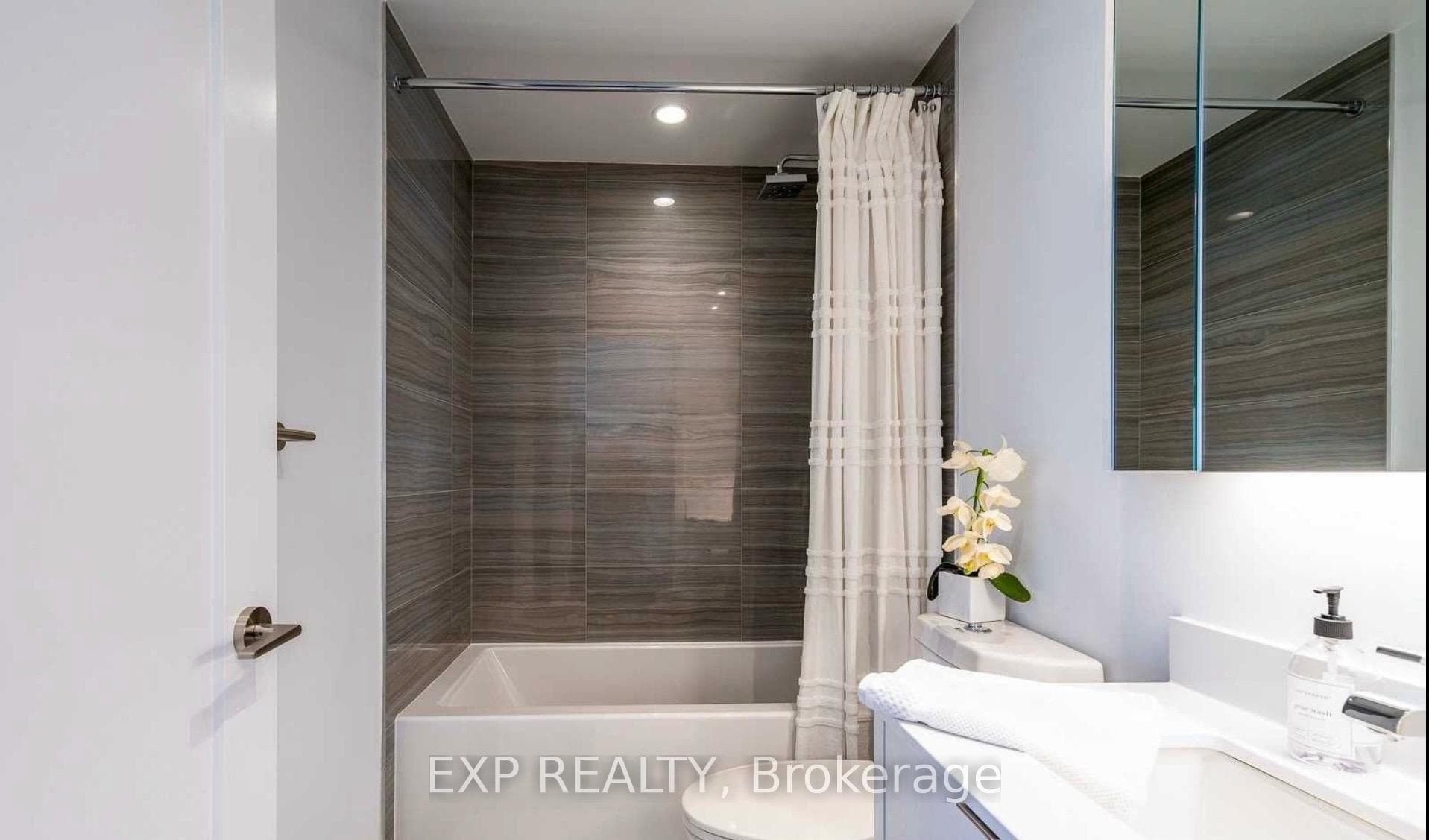 1 Edgewater Drive Unit 613 photo 8