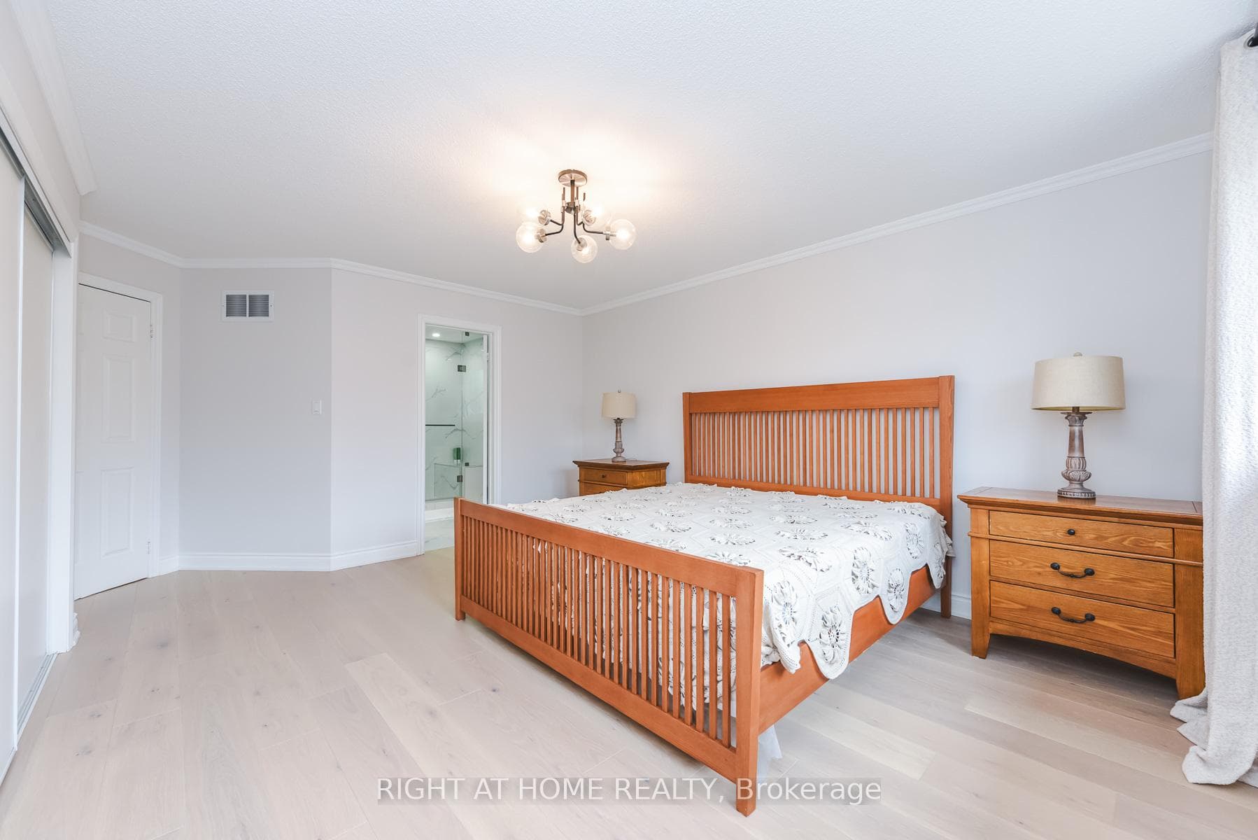 105 Panorama Crescent photo 18