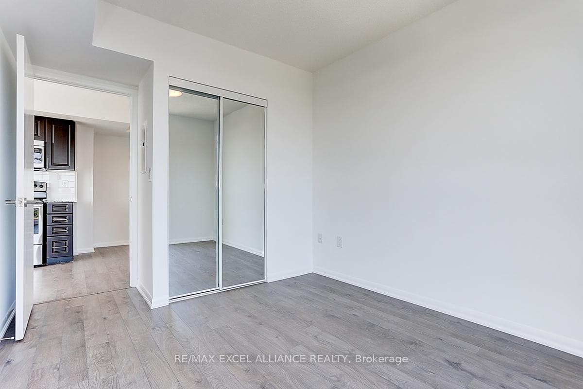 830 Lawrence Avenue Unit 2707 photo 23