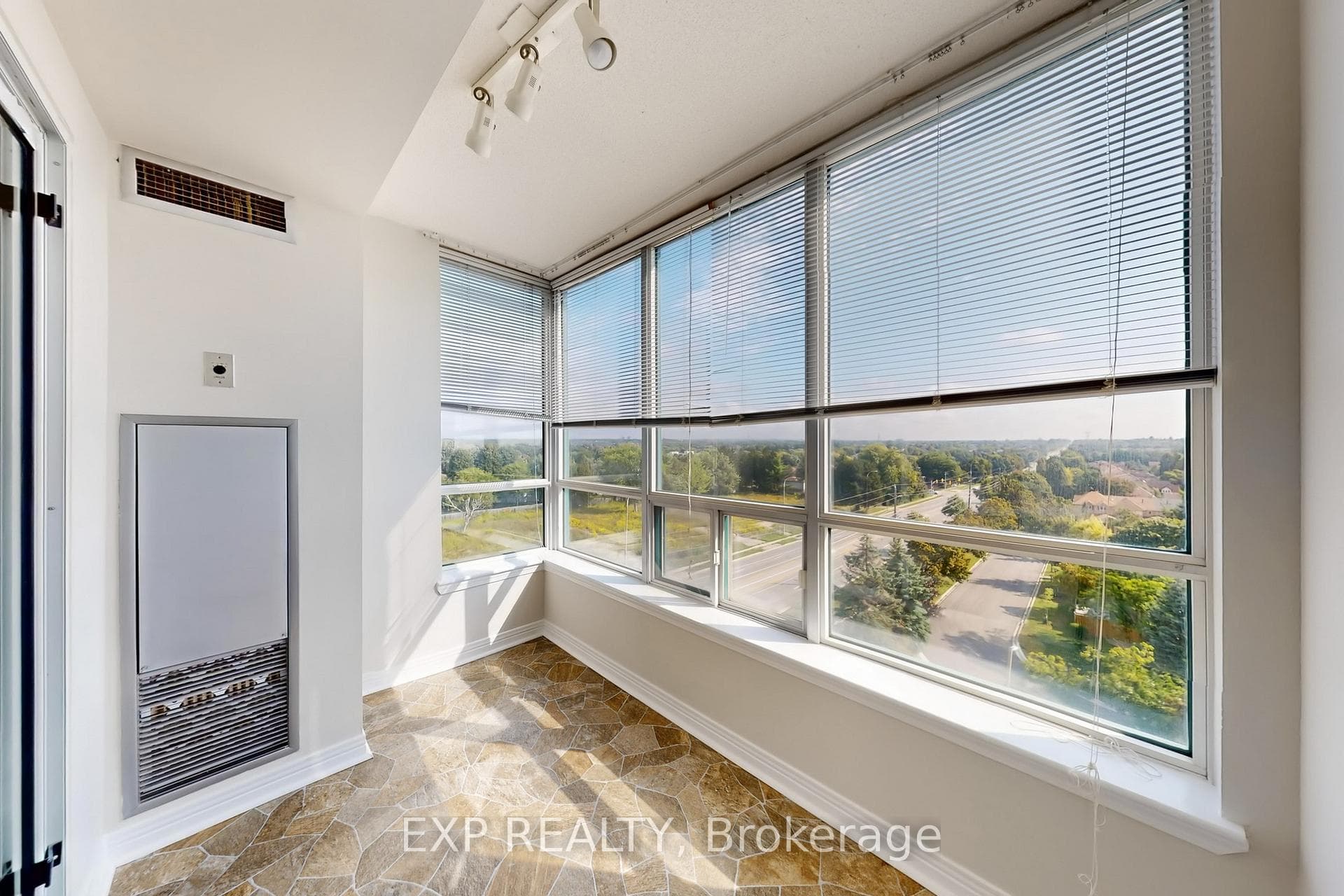 711 Rossland Road Unit 711 photo 17