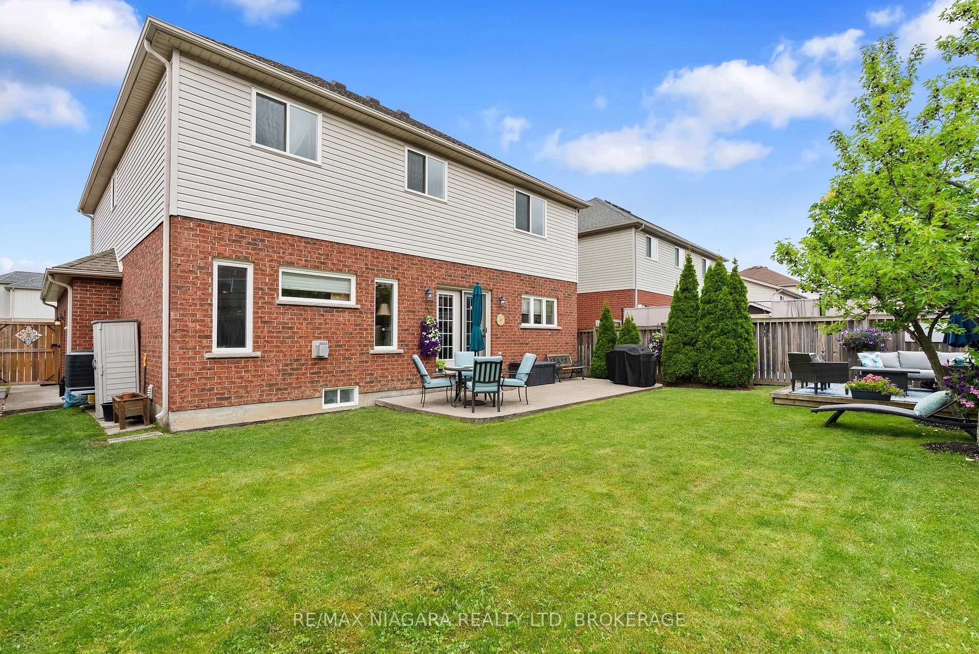 282 Winterberry Boulevard photo 4