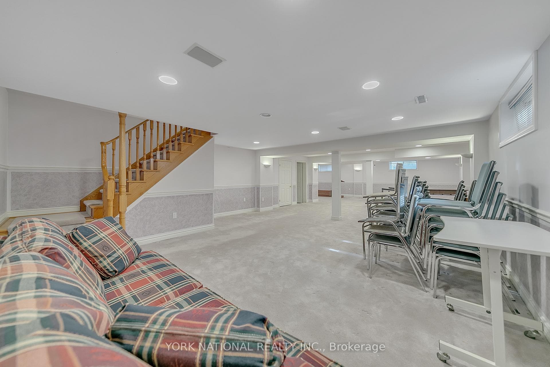 7 Wendover Court photo 33