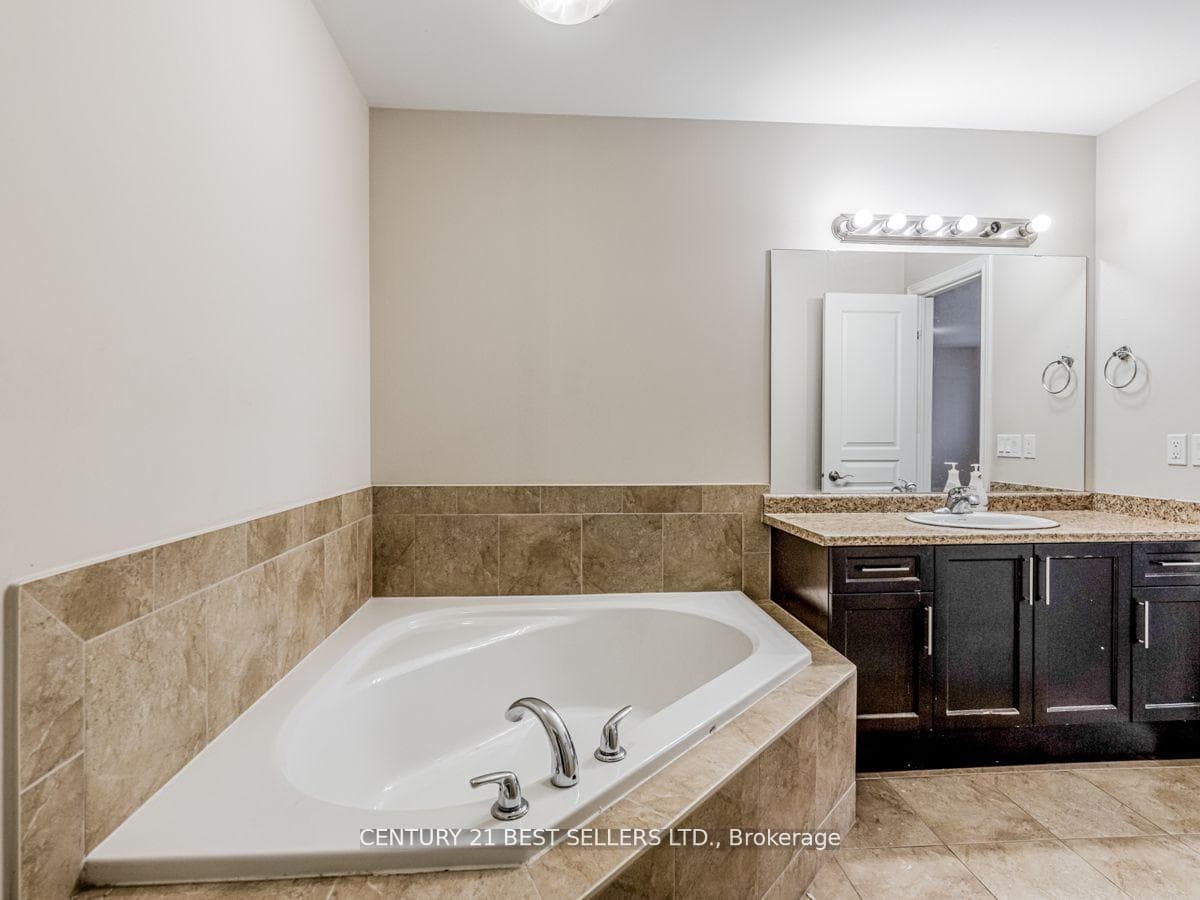 104 Charleswood Crescent photo 17