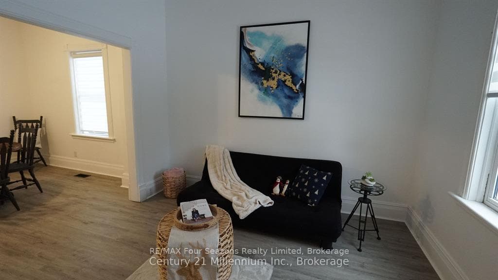 315 Oak Street photo 4
