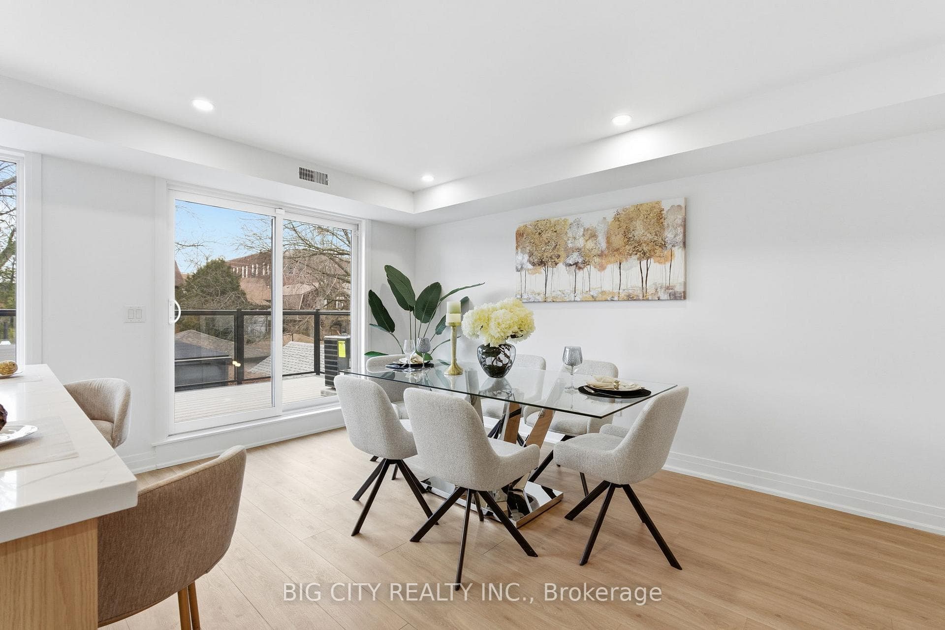 68 Westholme Avenue Unit 3 photo 5